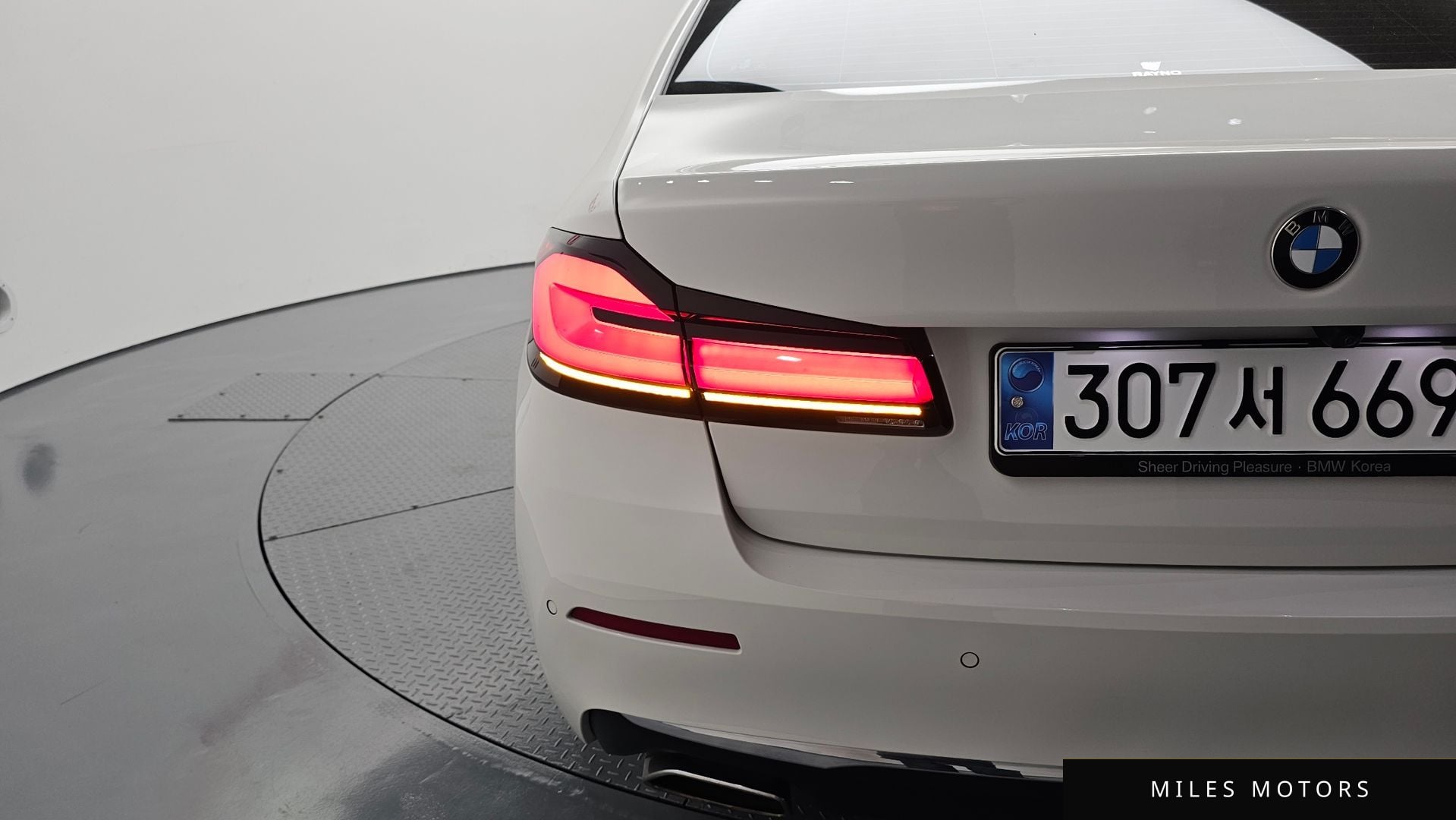 BMW 5 Series (G30) 2021 — миниатюра 9