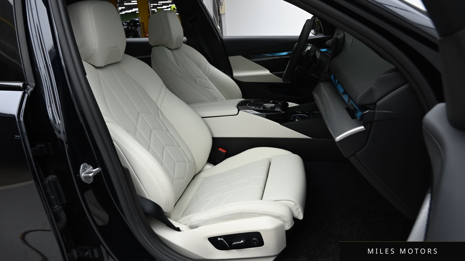 BMW 5 Series (G60) 2026 — миниатюра 10