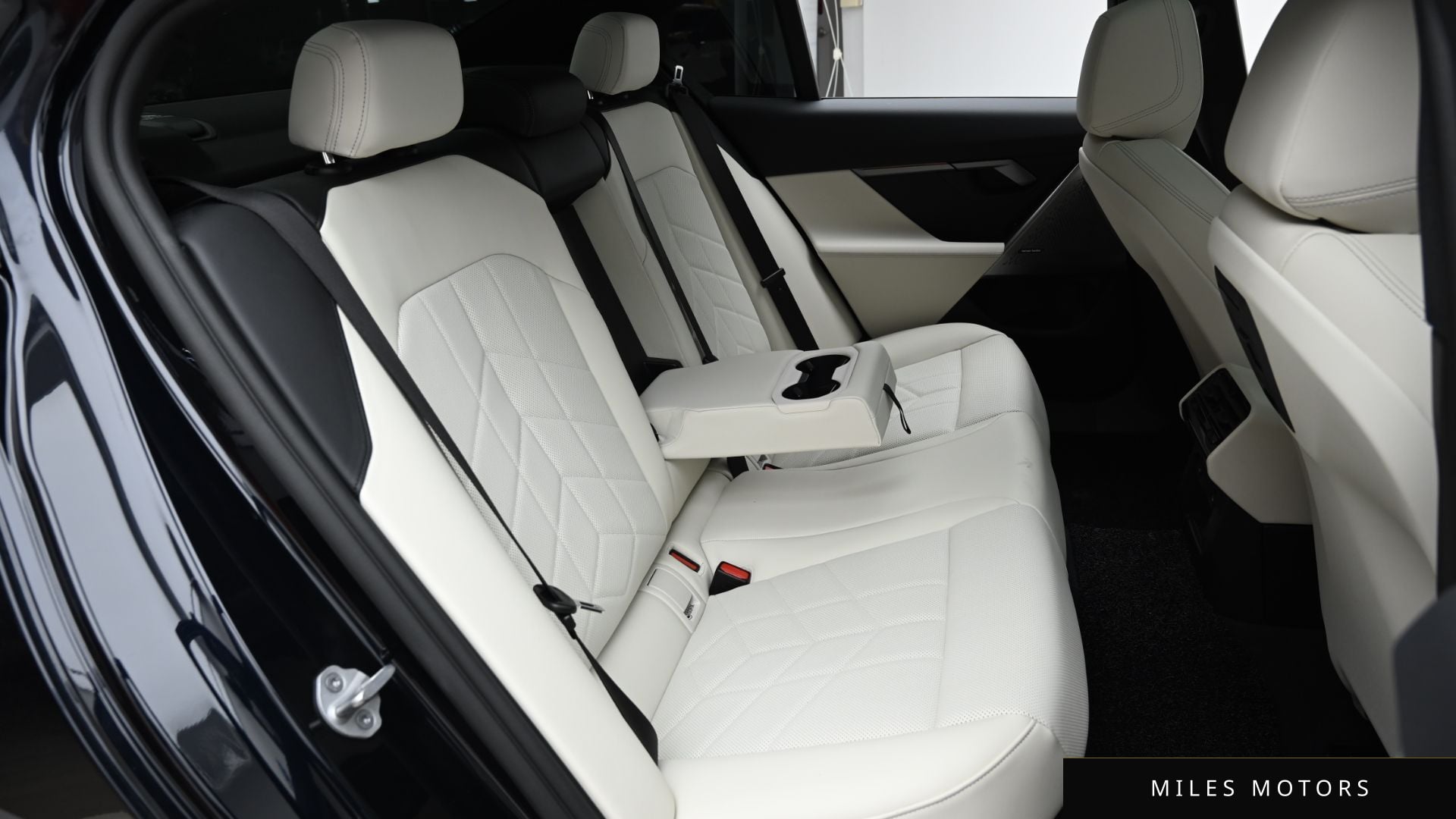 BMW 5 Series (G60) 2026 — миниатюра 12