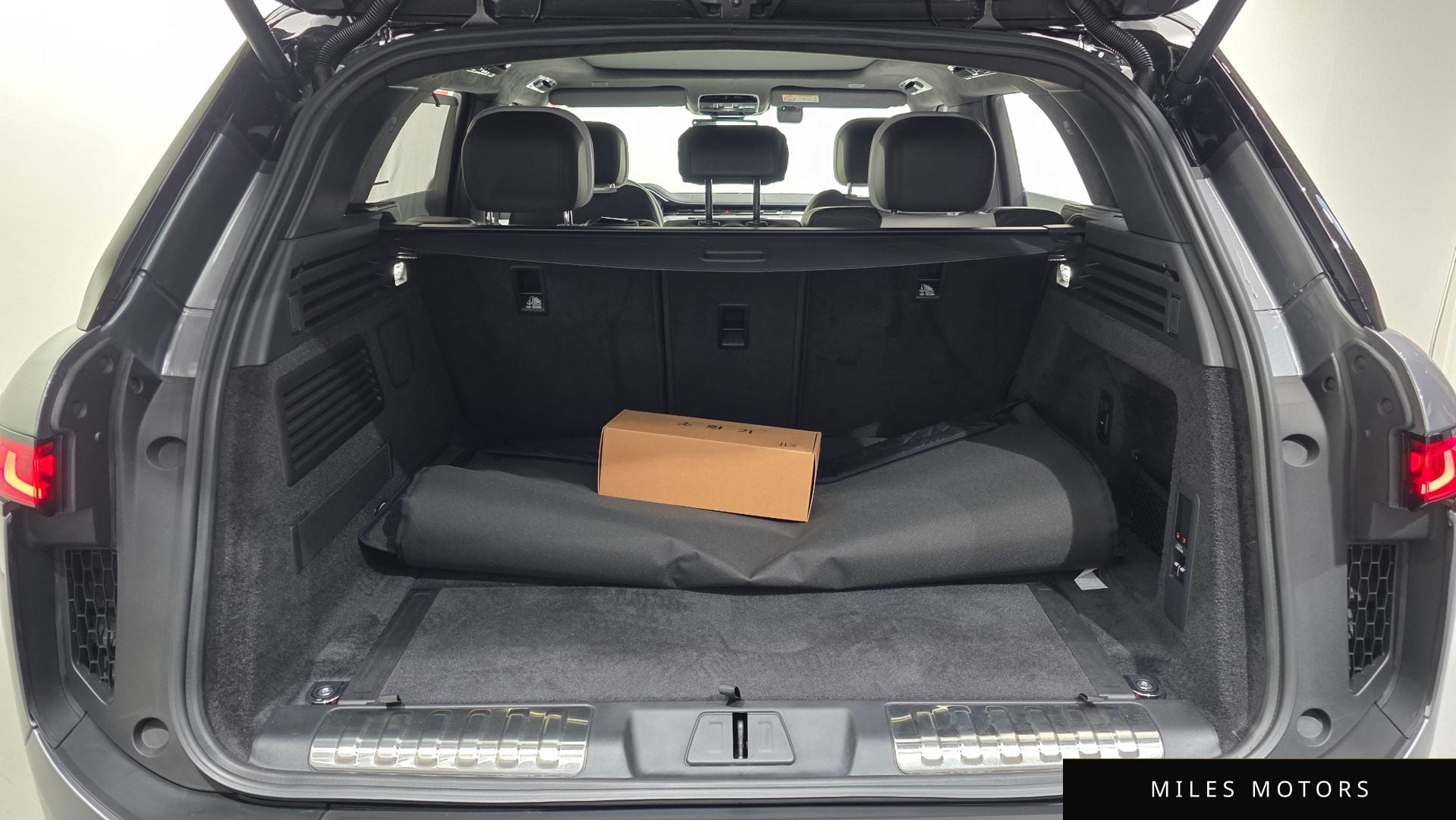 Land Rover Range Rover Sport 2025 — миниатюра 10