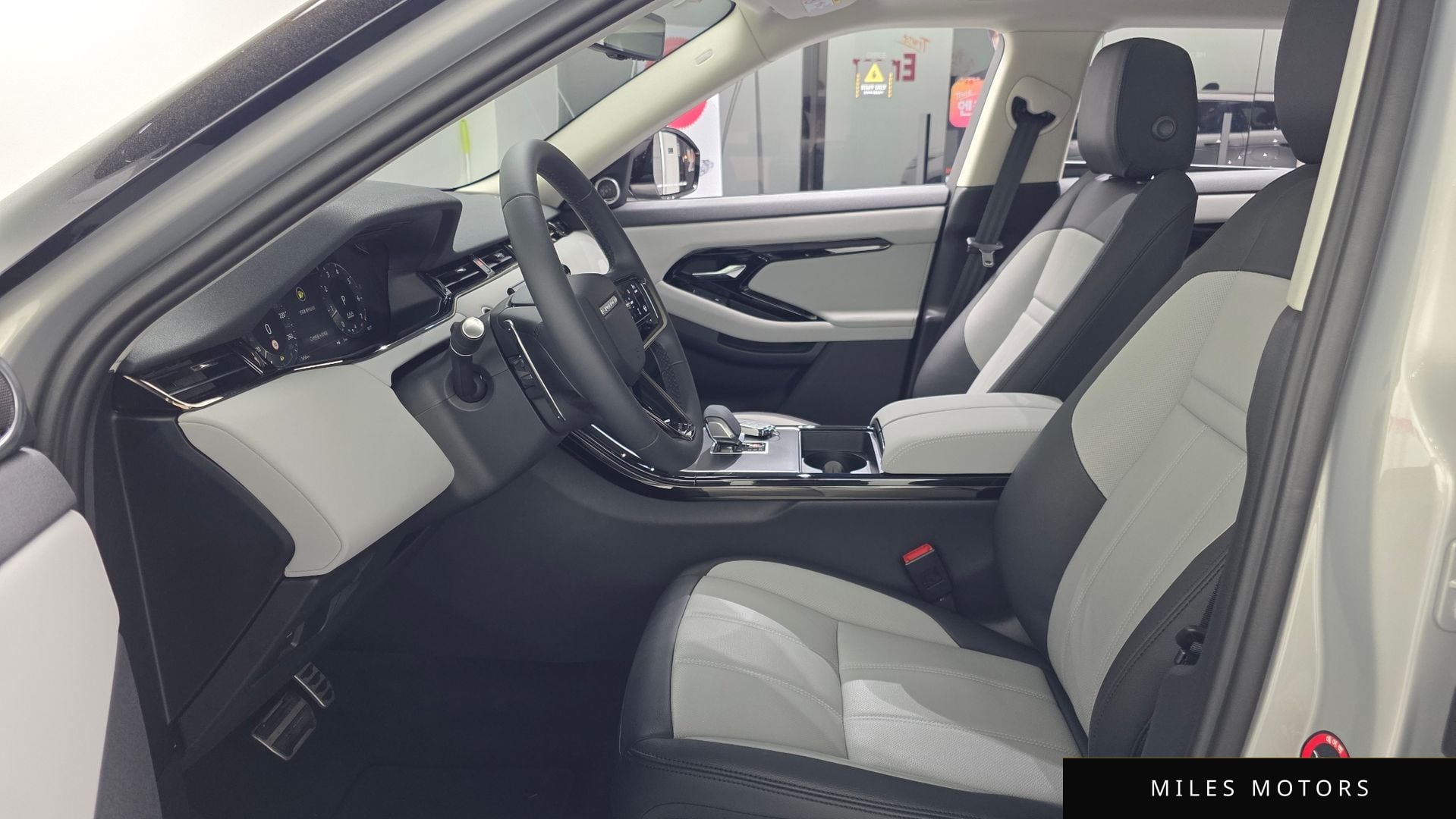Land Rover Range Rover Evoque 2025 — миниатюра 3