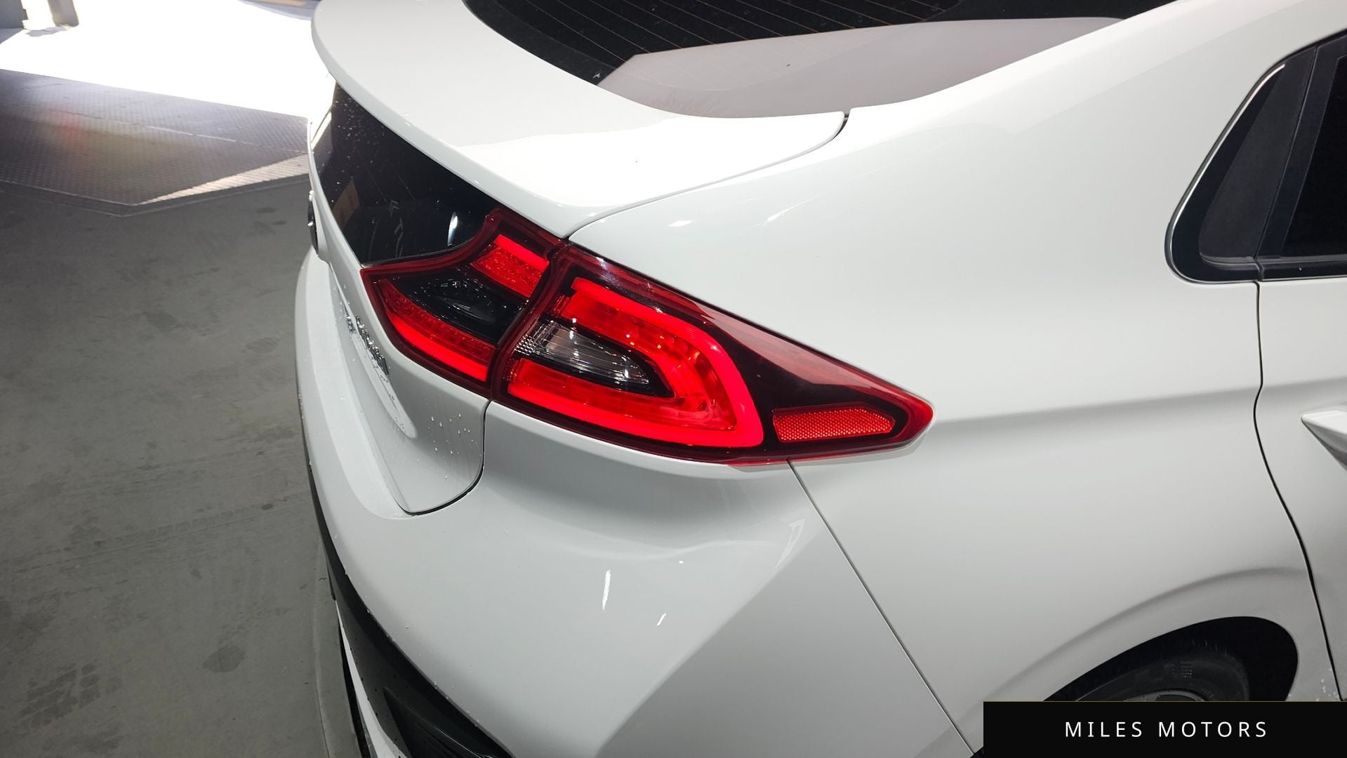 Hyundai Ioniq 2016 — миниатюра 9