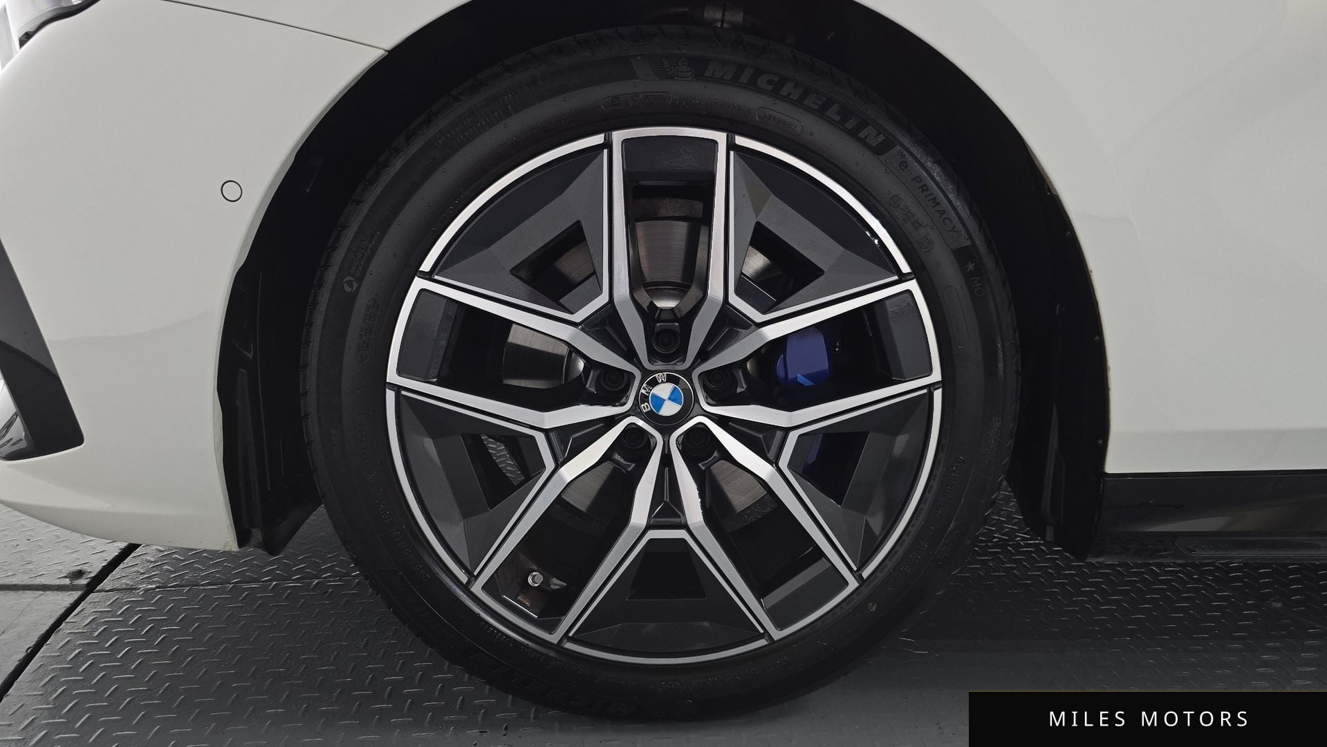 BMW 5 Series (G60) 2024 — миниатюра 4