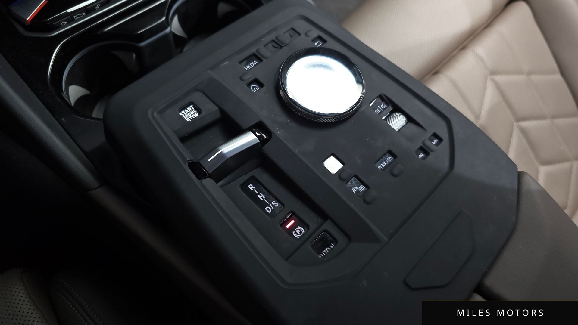 BMW 5 Series (G60) 2024 — миниатюра 11