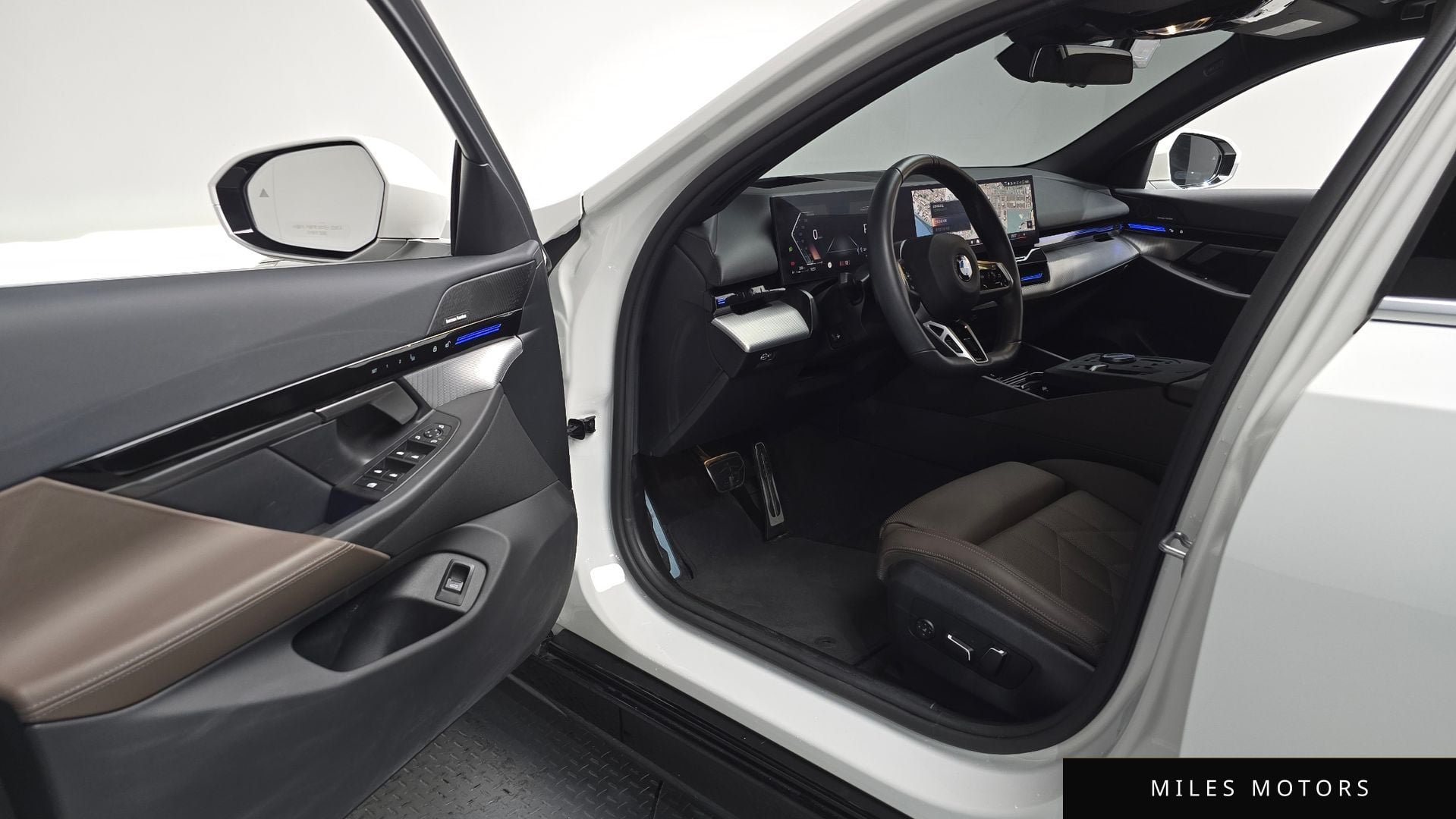 BMW 5 Series (G60) 2024 — миниатюра 12