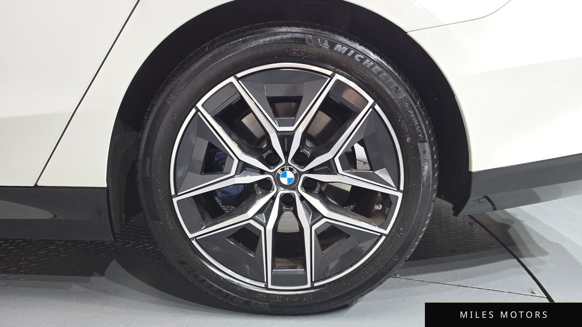 BMW 5 Series (G60) 2024 — миниатюра 6