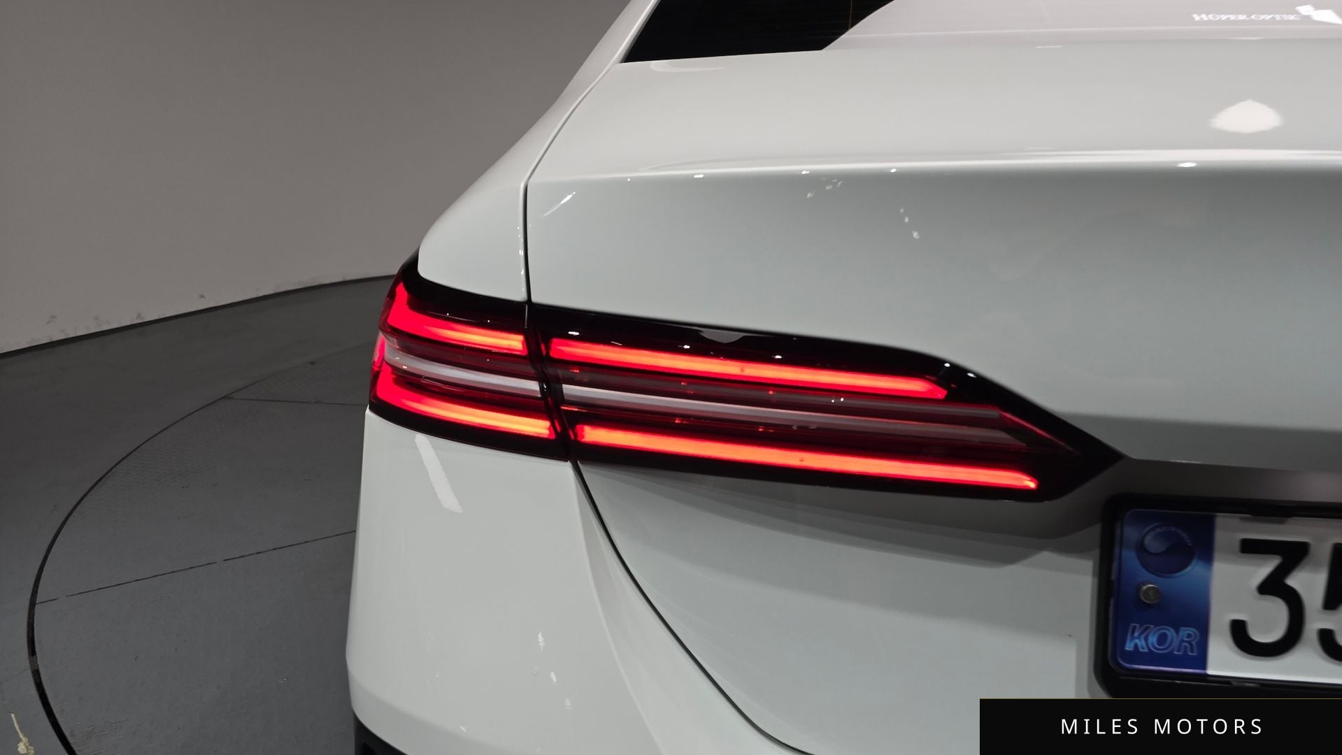 BMW 5 Series (G60) 2024 — миниатюра 8