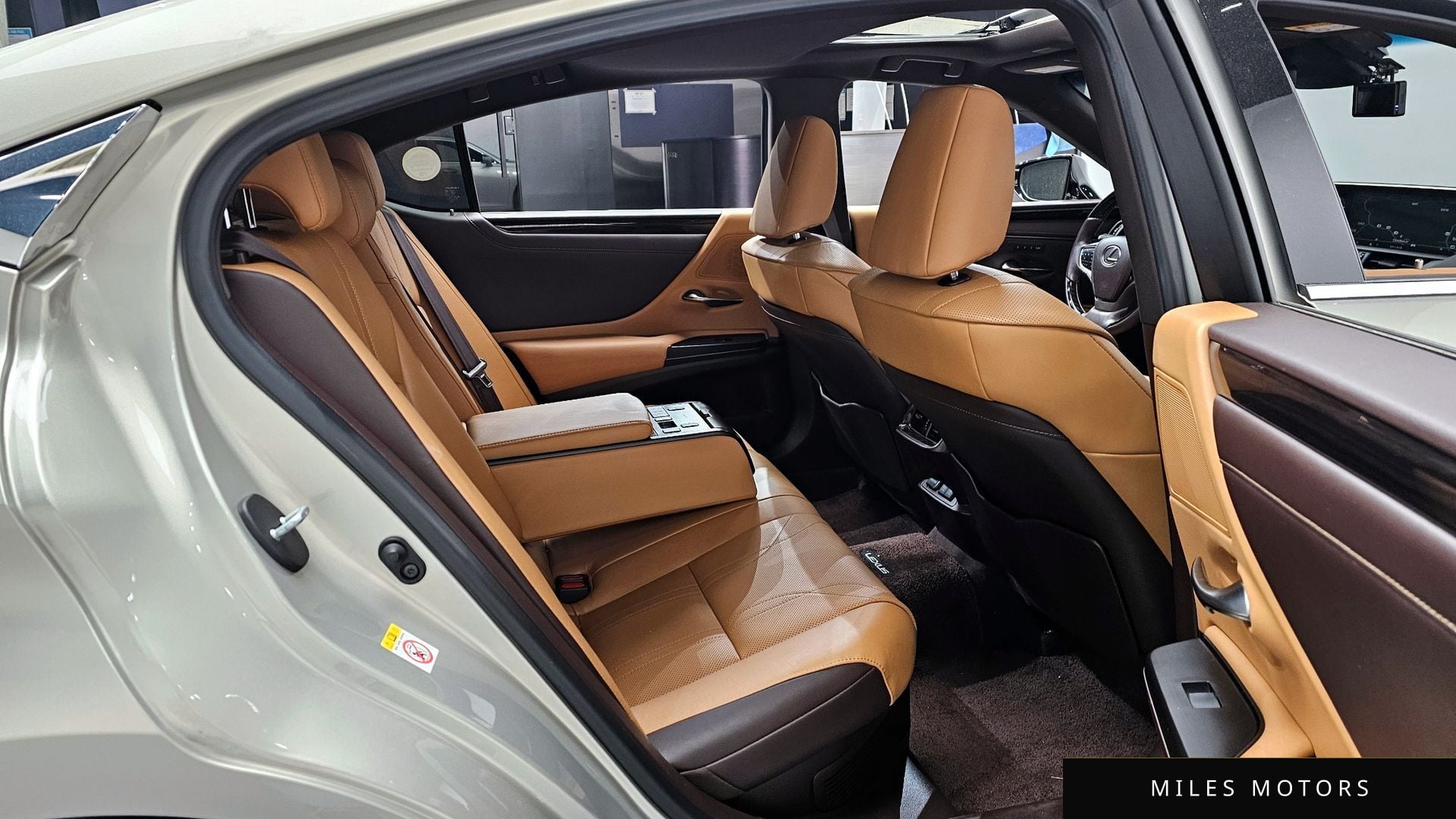 Лексус ES300h 2019 — миниатюра 11