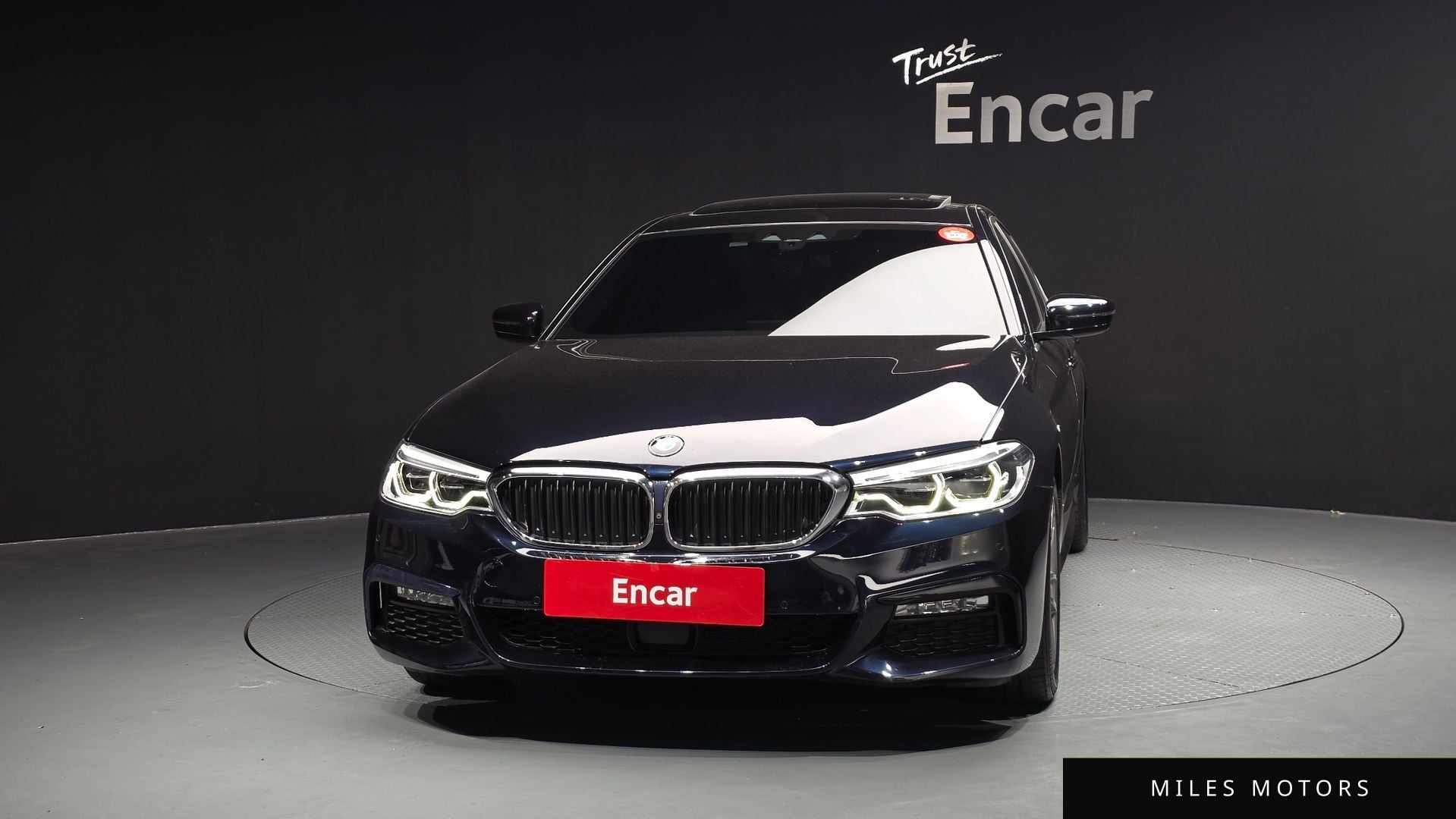 BMW 5 Series (G30) 2018 — миниатюра 3
