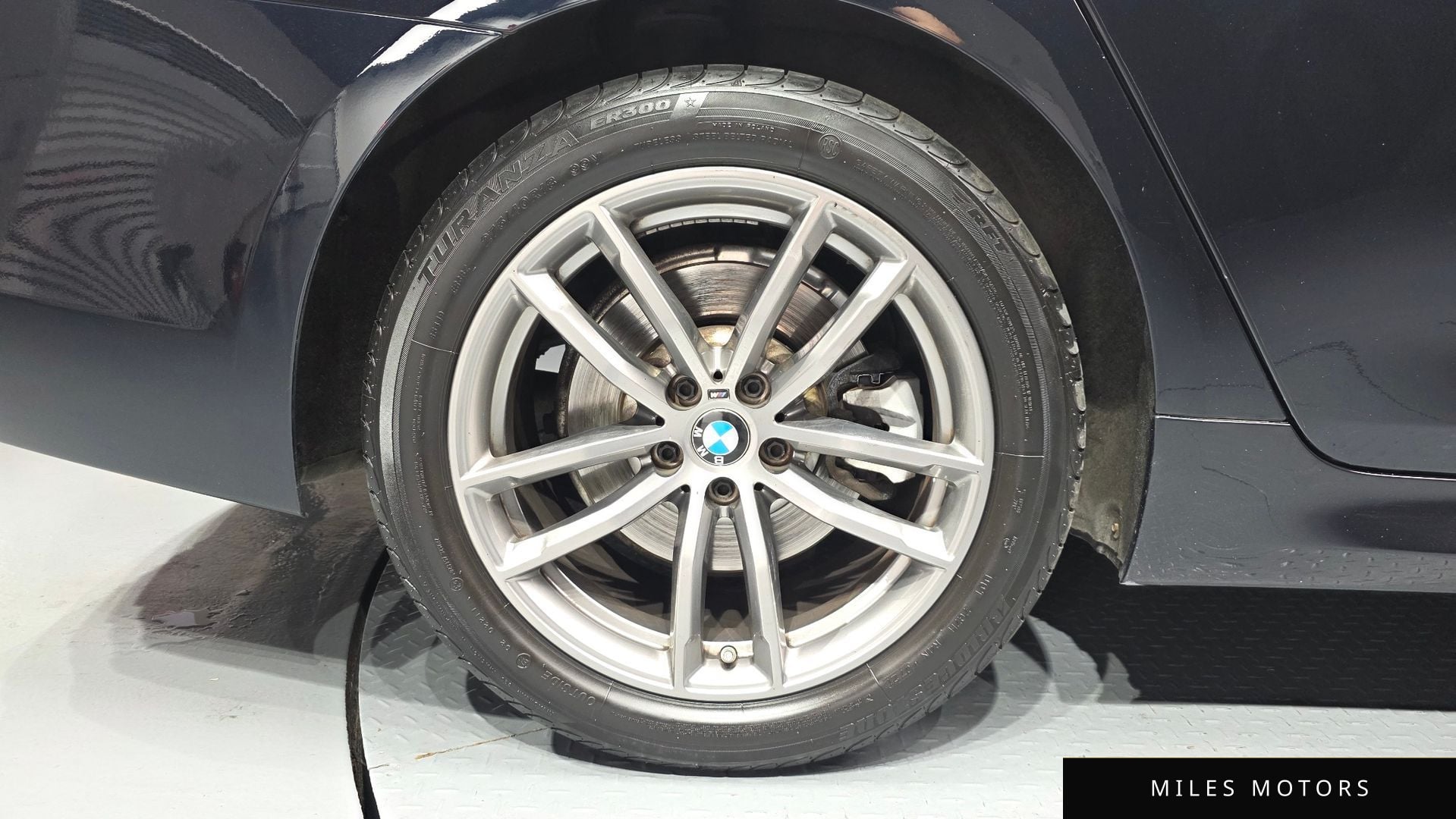 BMW 5 Series (G30) 2018 — миниатюра 5