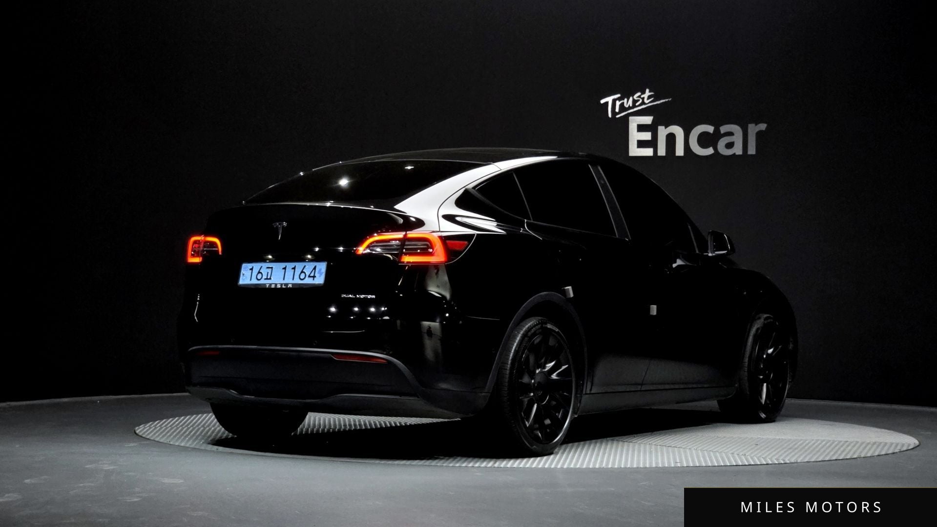 Tesla Model Y 2022 — миниатюра 2