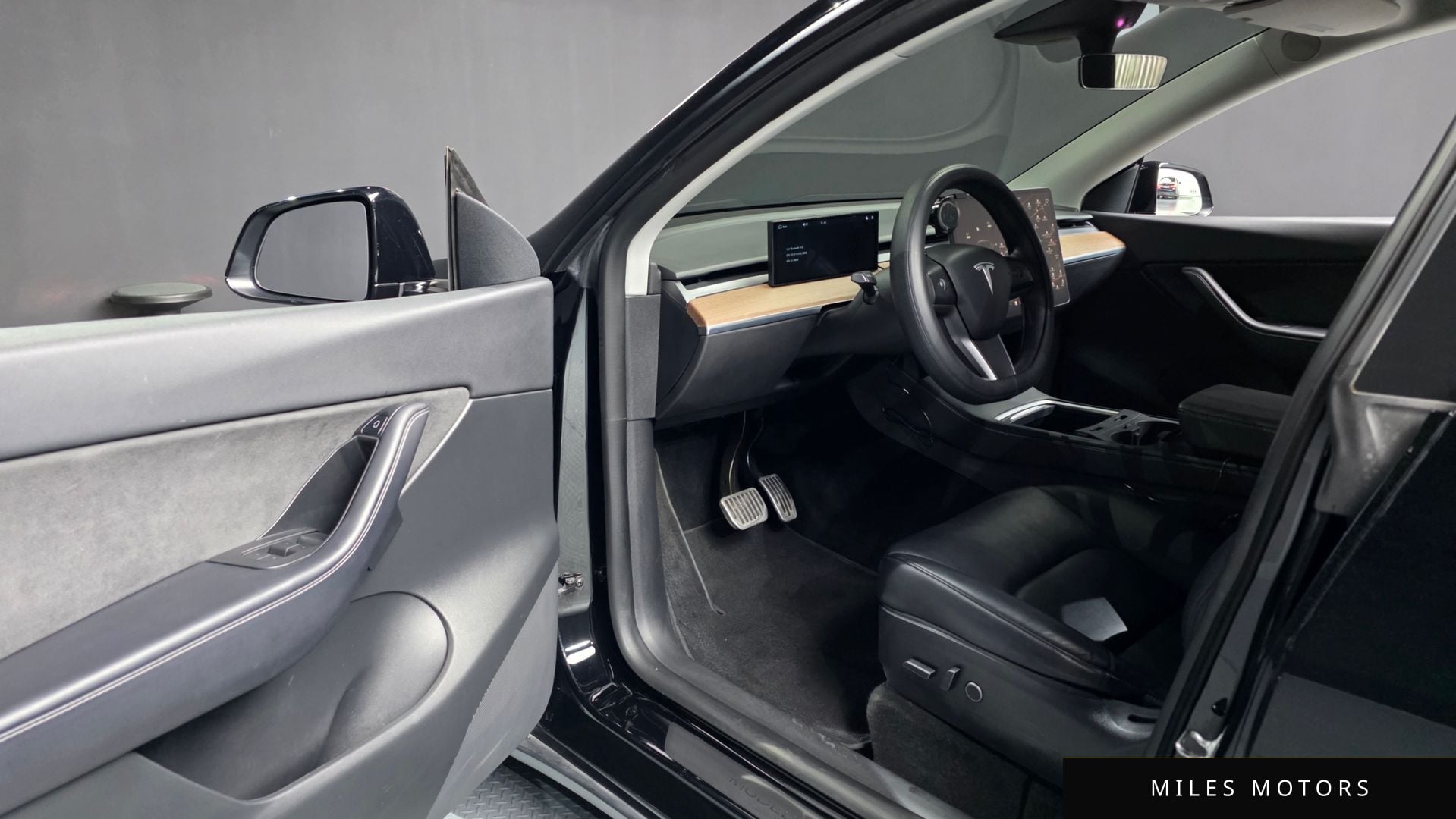 Tesla Model Y 2022 — миниатюра 10