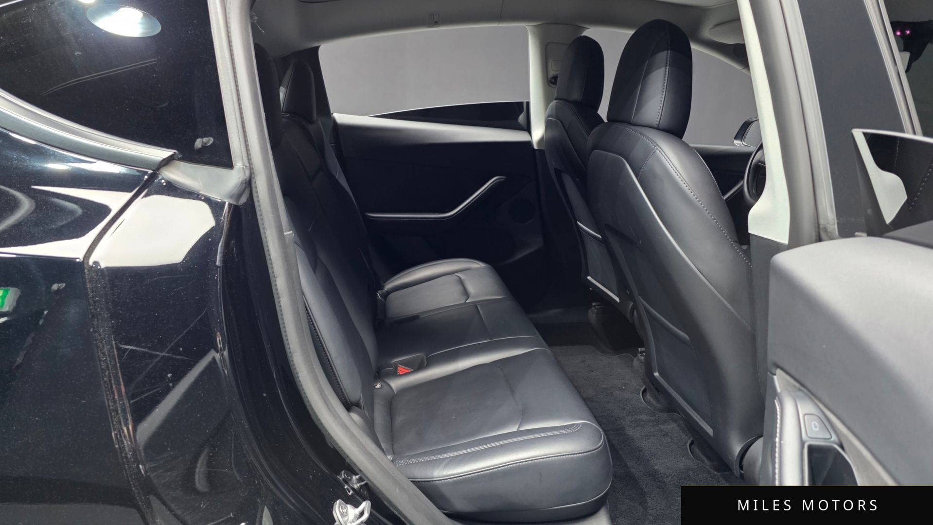 Tesla Model Y 2022 — миниатюра 12