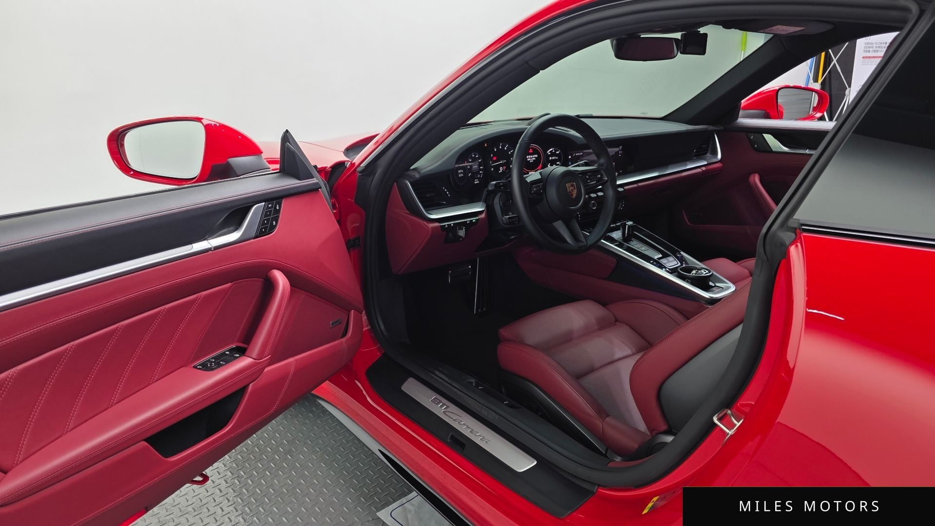 Porsche 911 (992) 2024 — миниатюра 10