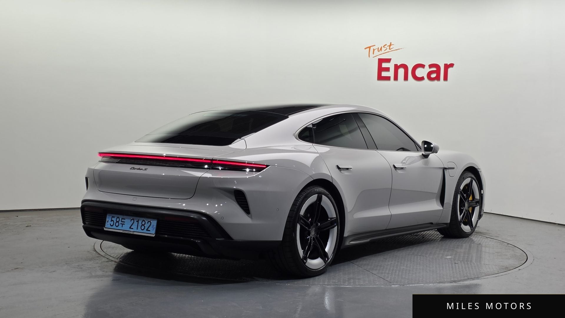 Porsche Taycan 2025 — миниатюра 2