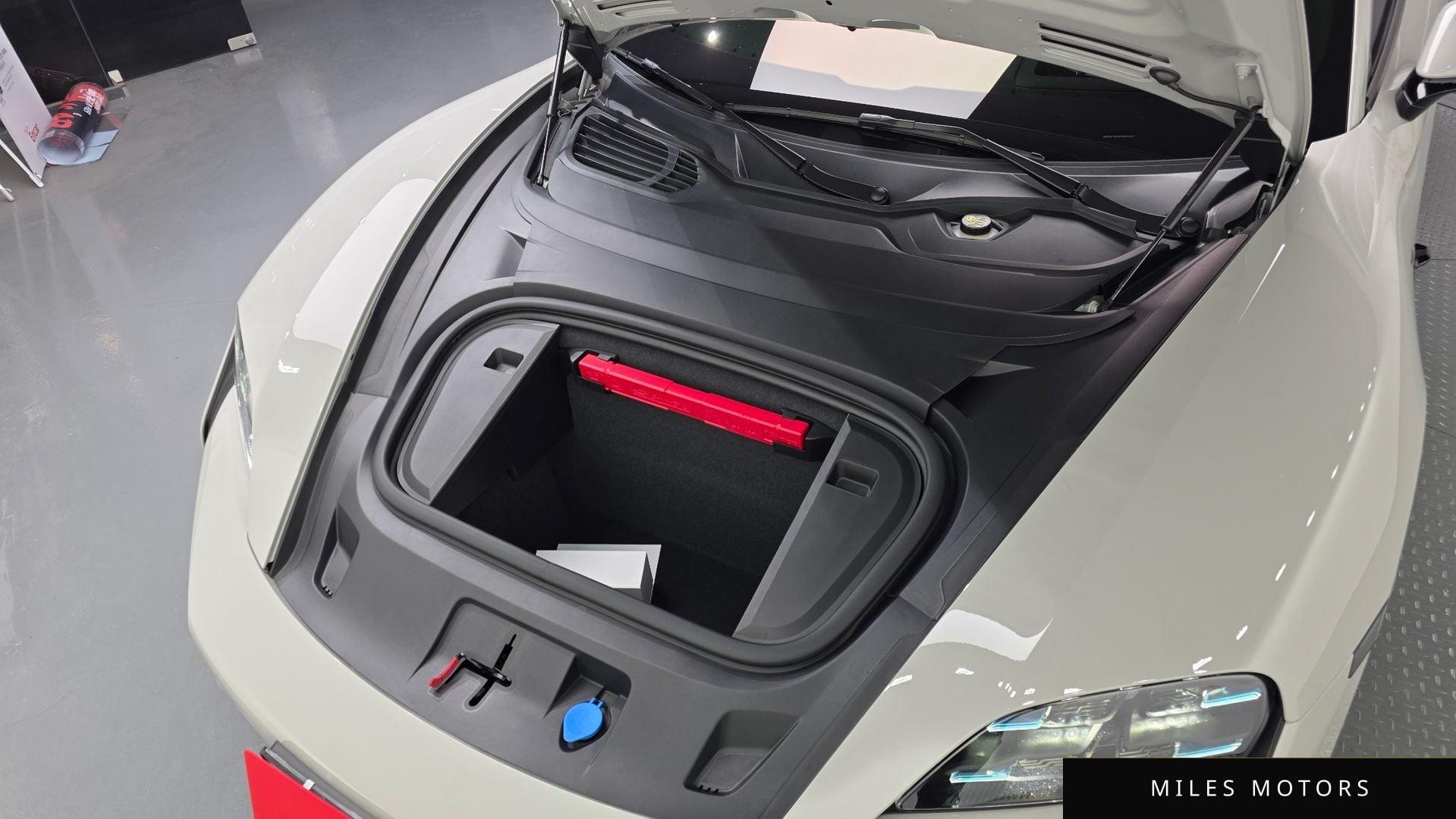 Porsche Taycan 2025 — миниатюра 6