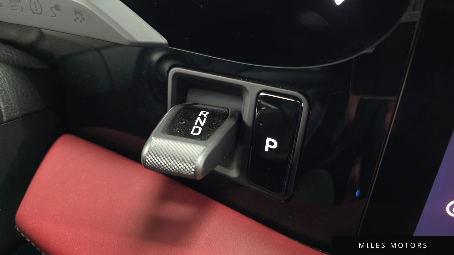 Porsche Taycan 2025 — миниатюра 9