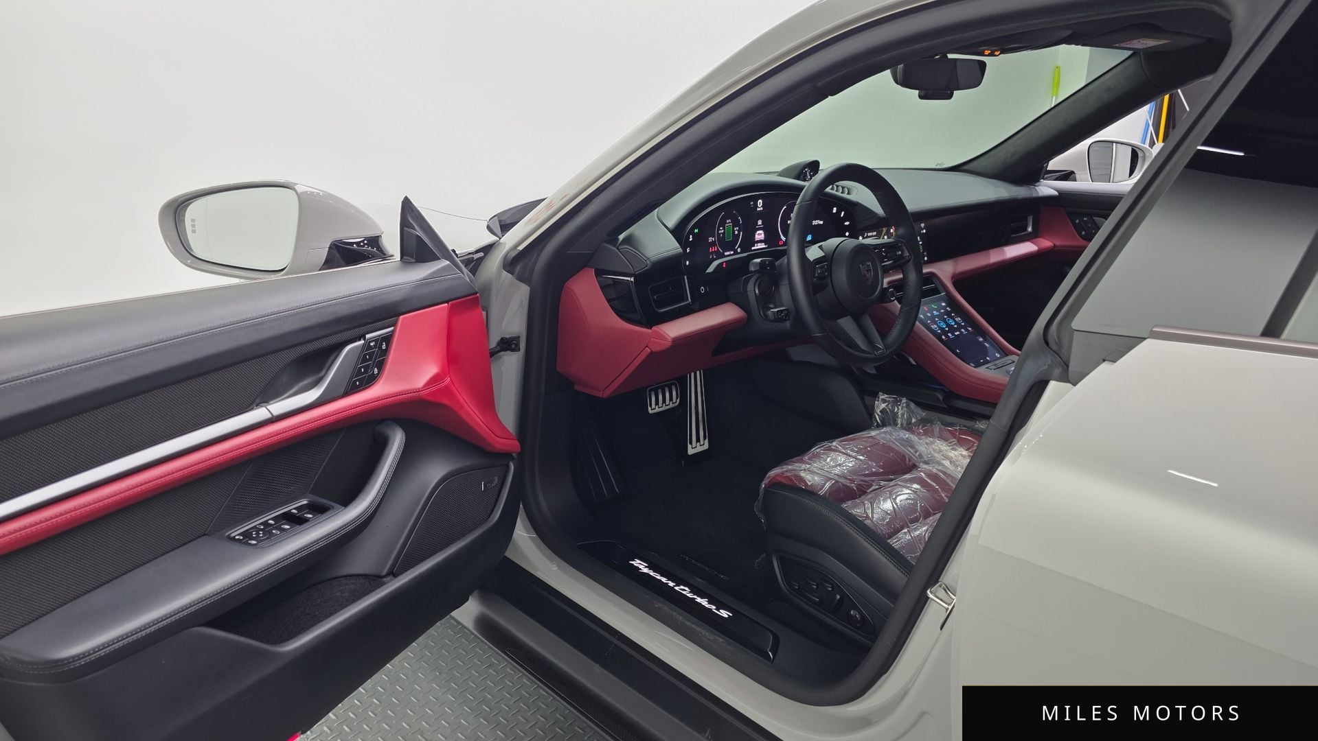 Porsche Taycan 2025 — миниатюра 10