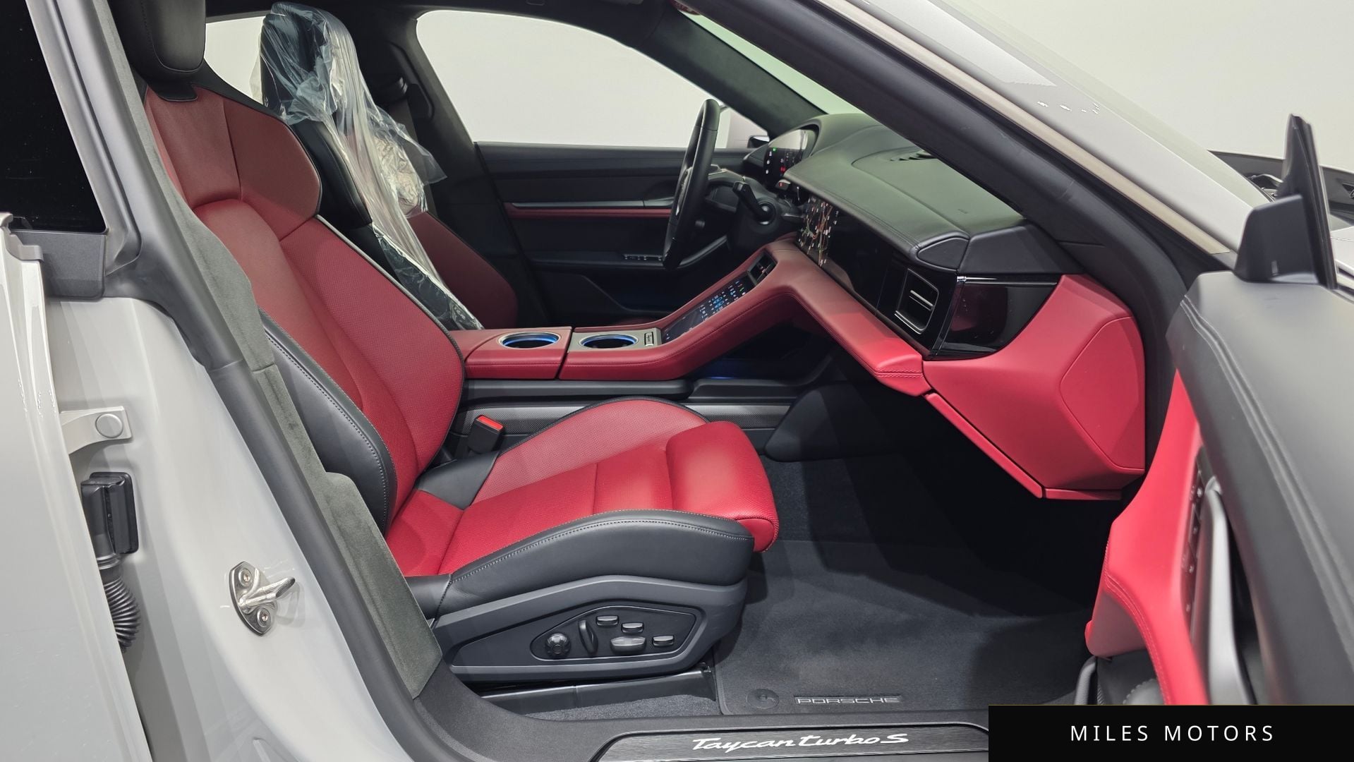 Porsche Taycan 2025 — миниатюра 11