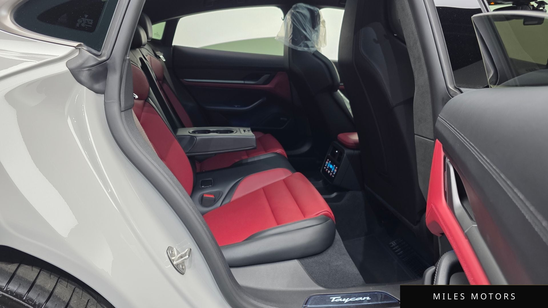 Porsche Taycan 2025 — миниатюра 12