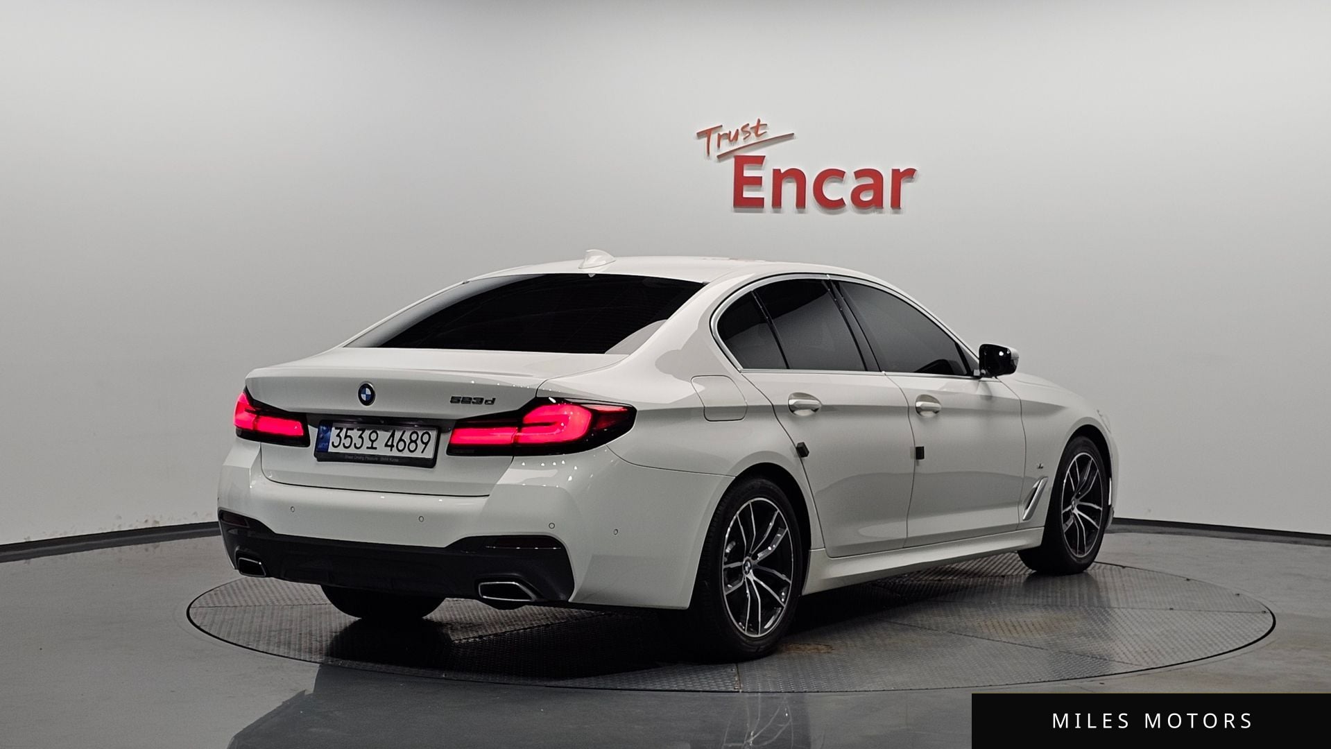 BMW 5 Series (G30) 2021 — фото 1 из 12