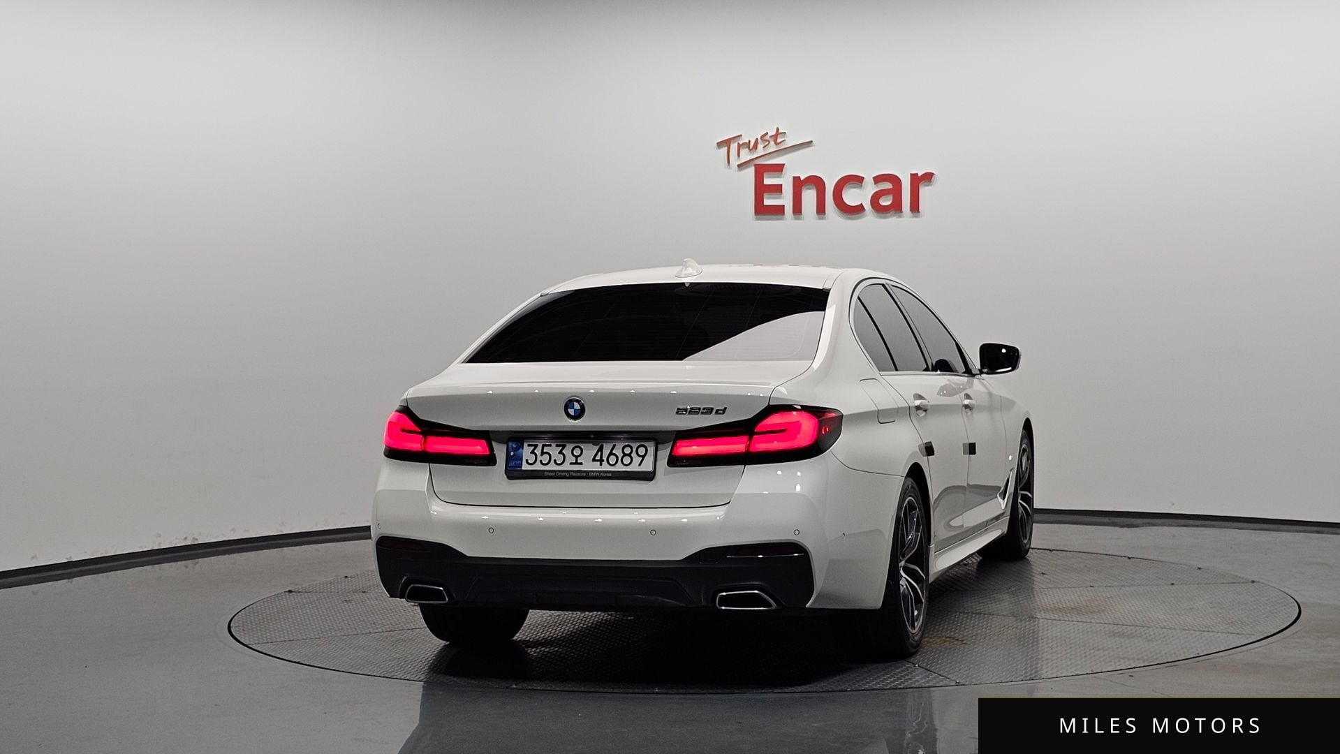 BMW 5 Series (G30) 2021 — миниатюра 3