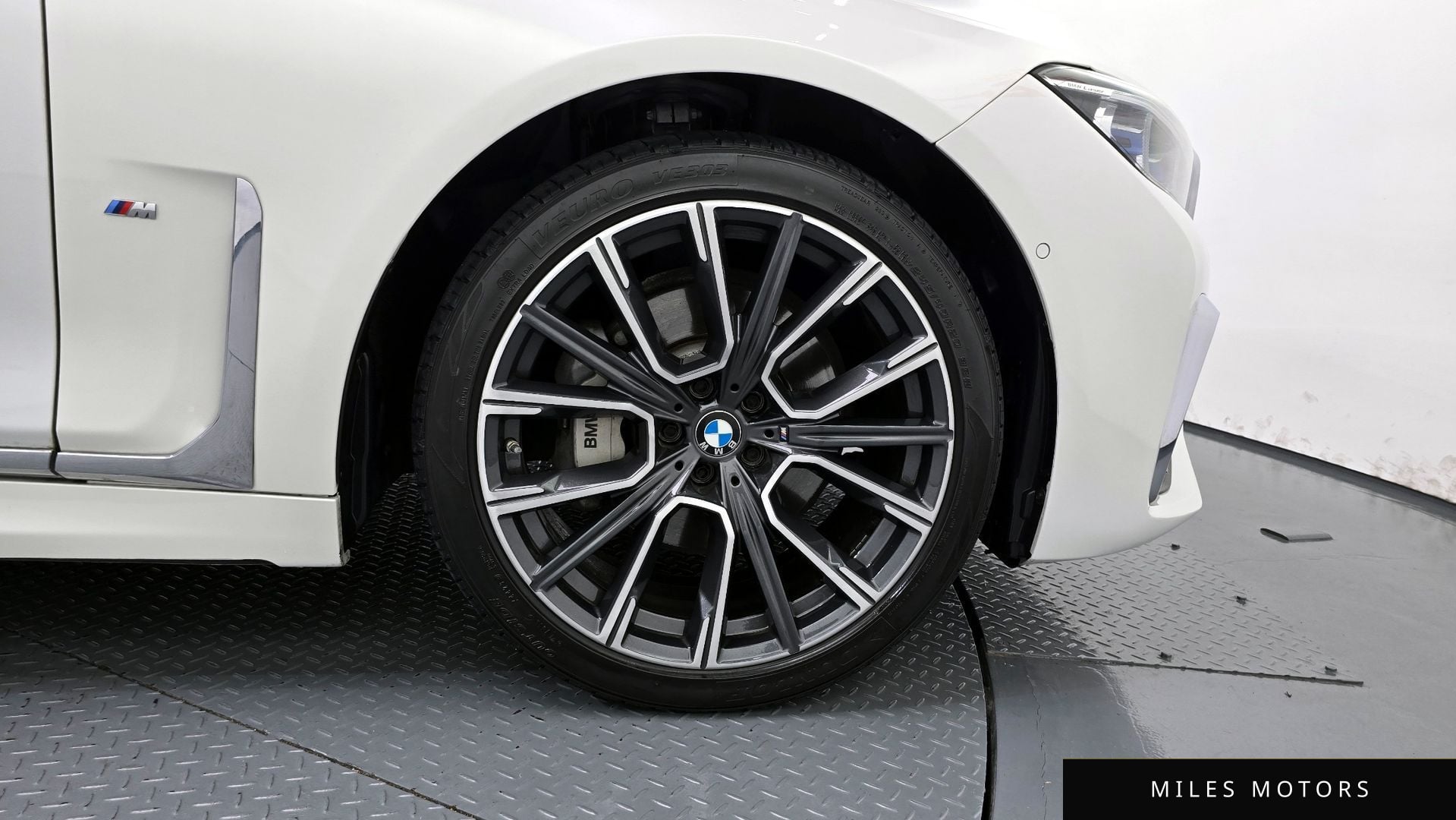 BMW 7 Series (G11) 2020 — миниатюра 7