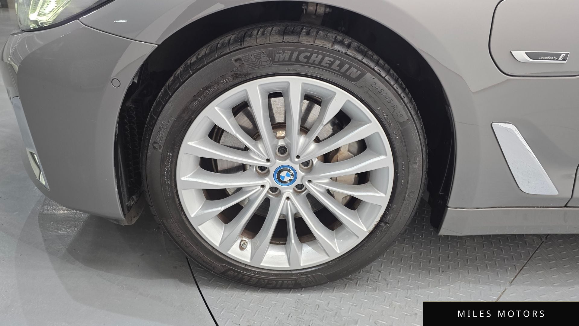 BMW 5 Series (G30) 2022 — миниатюра 5