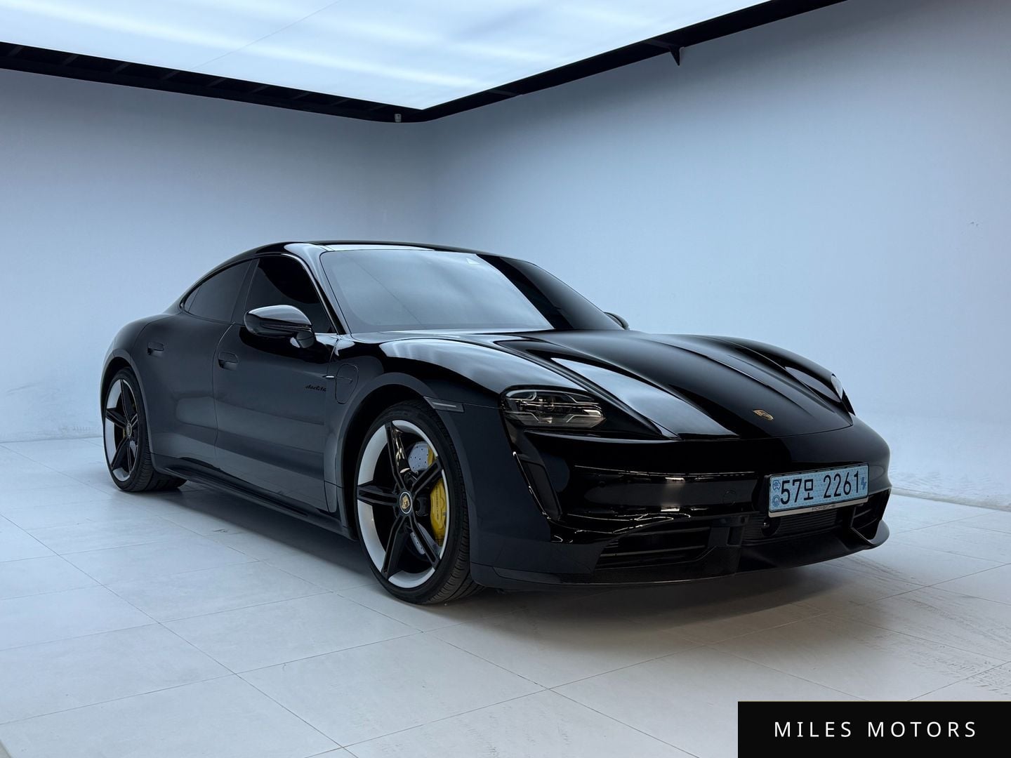Porsche Taycan 2021 — миниатюра 2