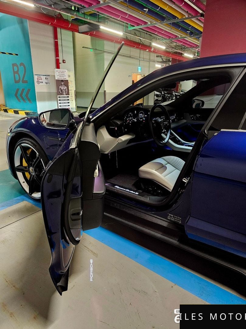 Porsche Taycan 2021 — миниатюра 9