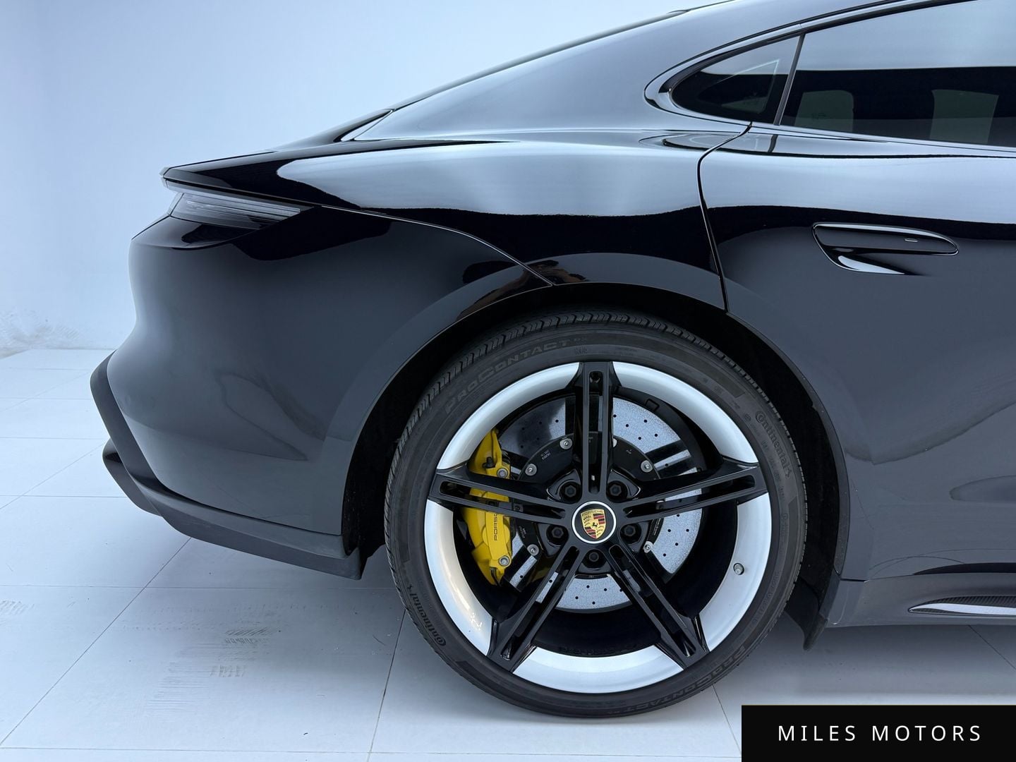 Porsche Taycan 2021 — миниатюра 10