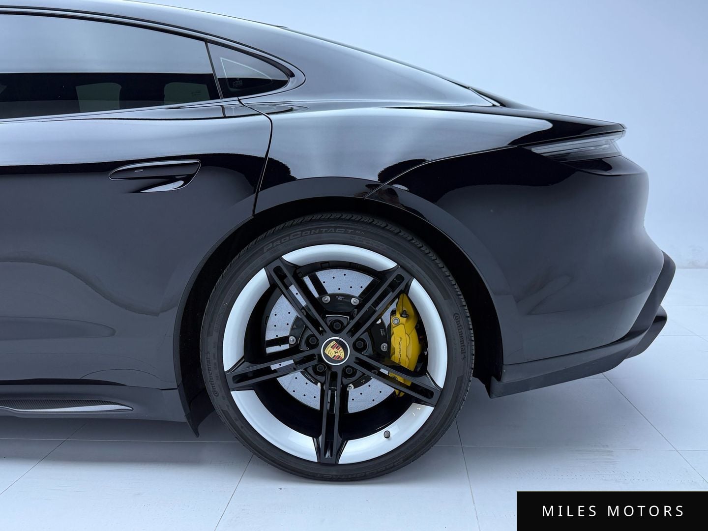 Porsche Taycan 2021 — миниатюра 11