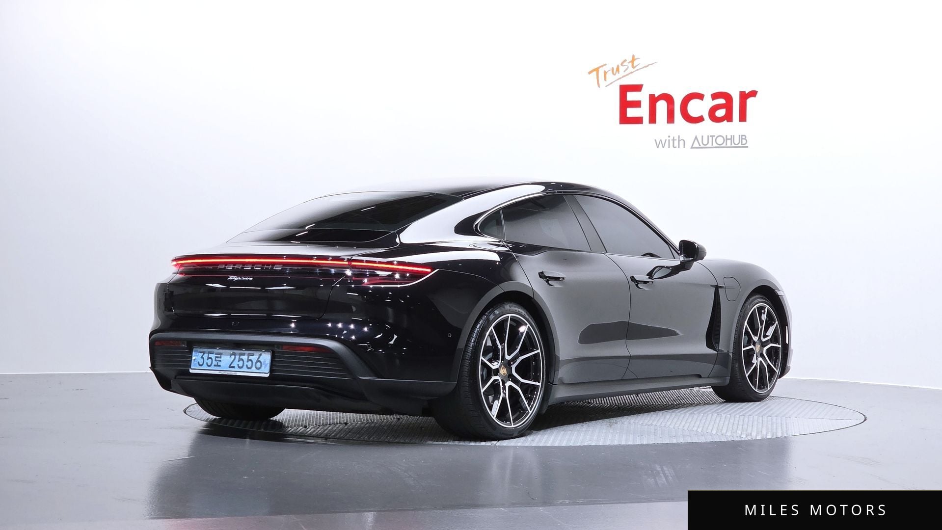 Porsche Taycan 2025 — миниатюра 2