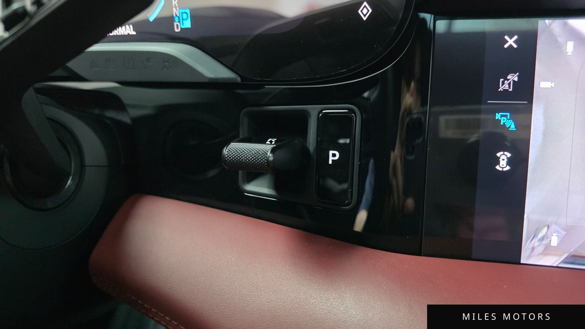 Porsche Taycan 2025 — миниатюра 9