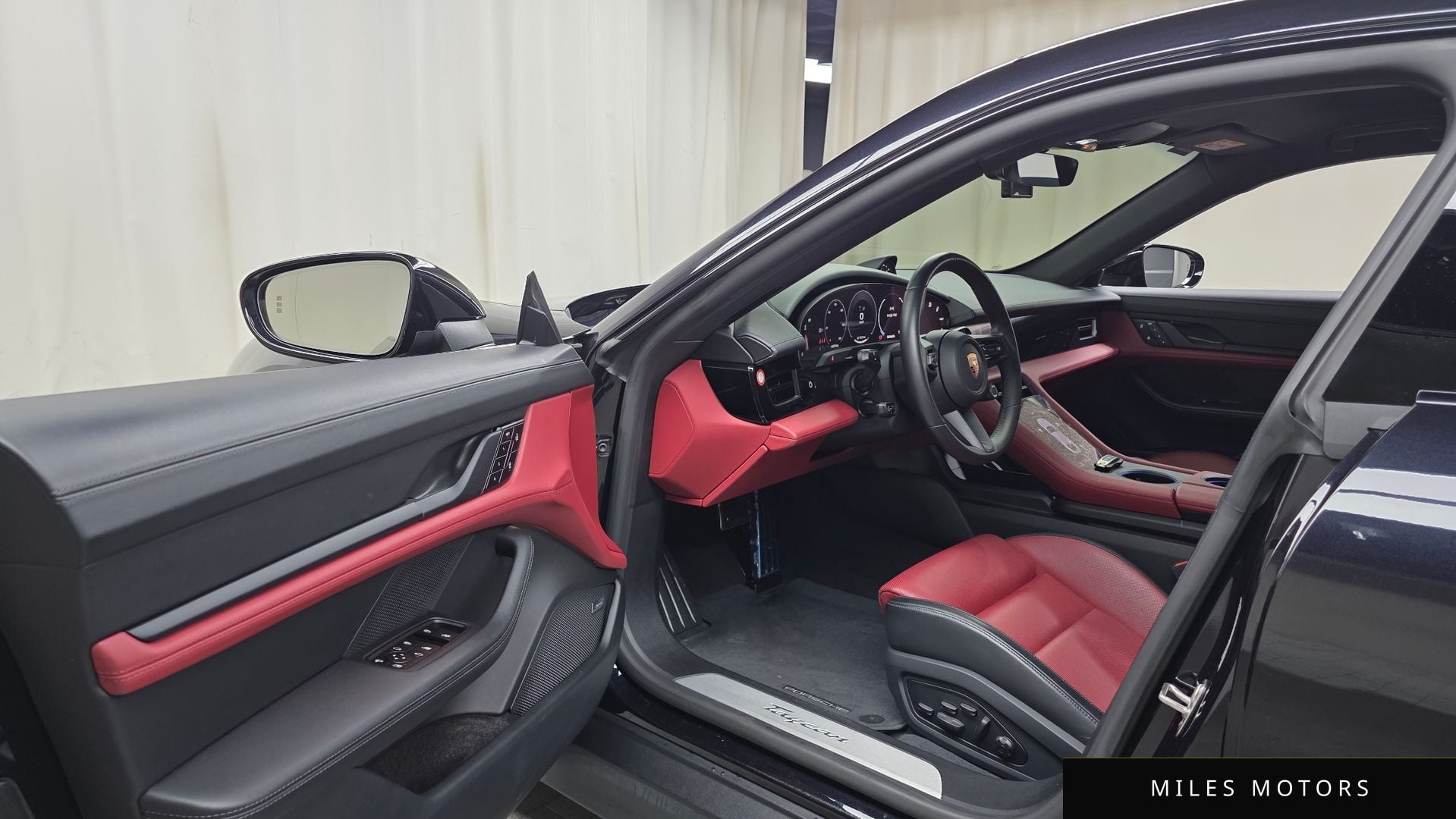 Porsche Taycan 2025 — миниатюра 10