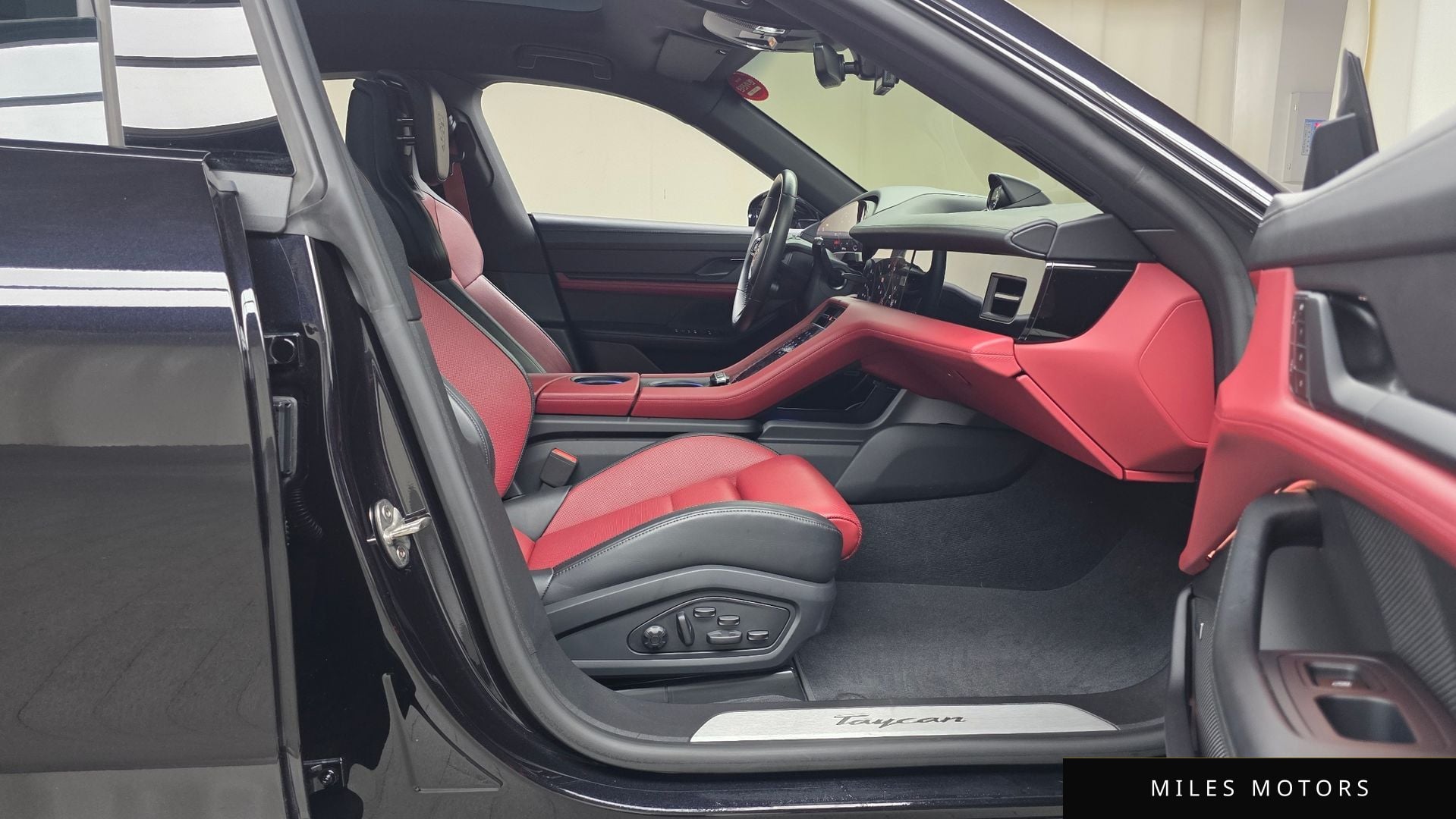Porsche Taycan 2025 — миниатюра 11