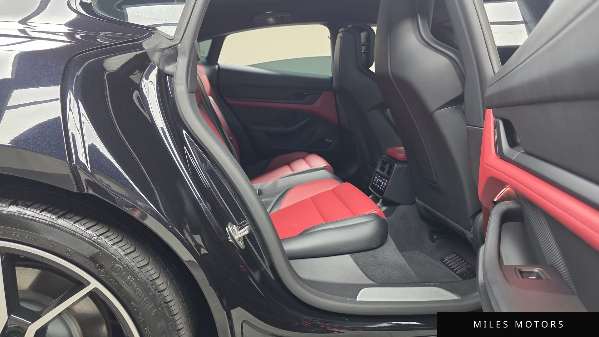 Porsche Taycan 2025 — миниатюра 12