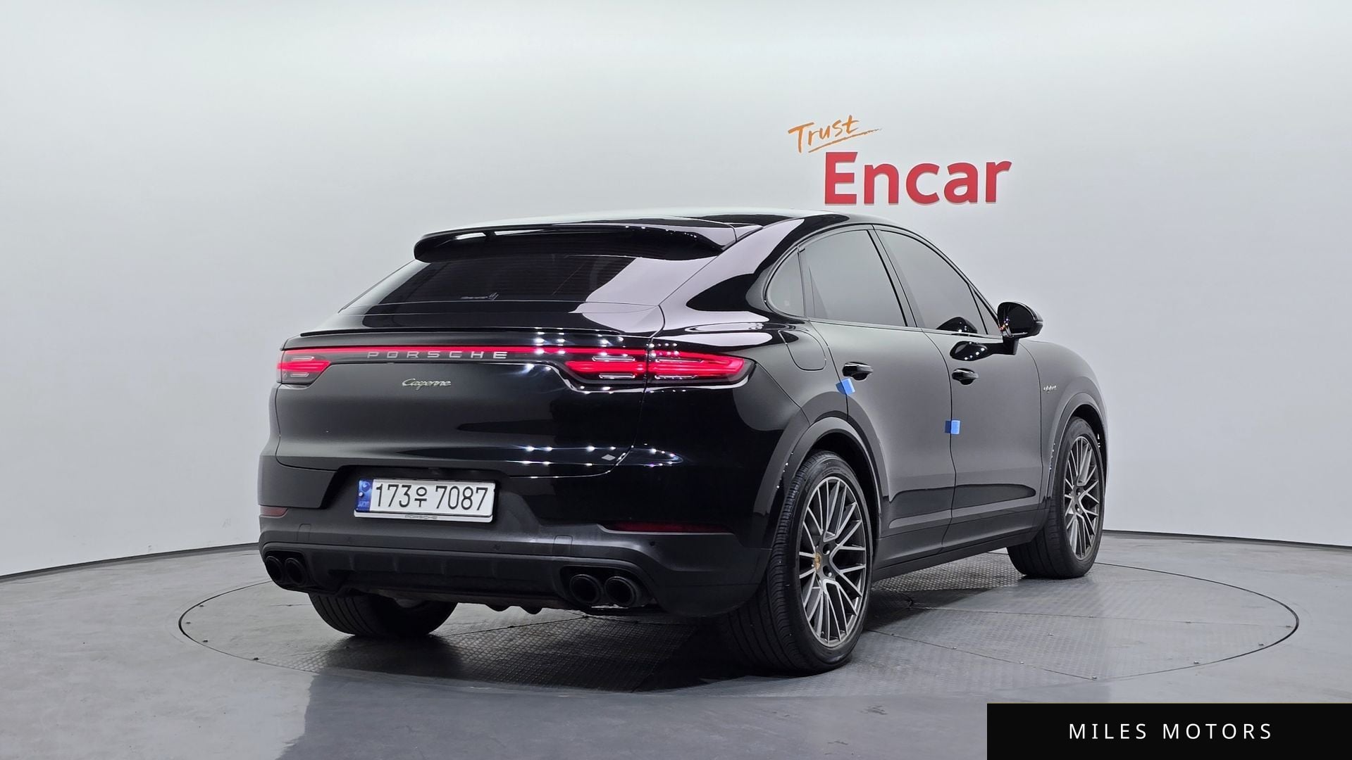 Porsche Cayenne 2023 — миниатюра 2