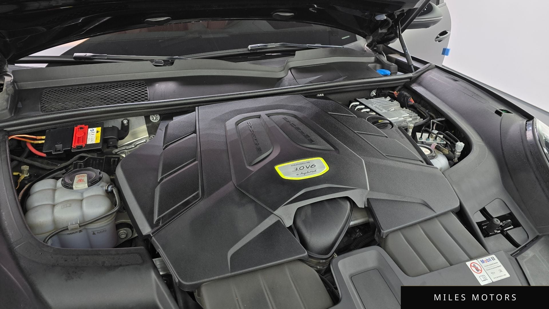 Porsche Cayenne 2023 — миниатюра 6