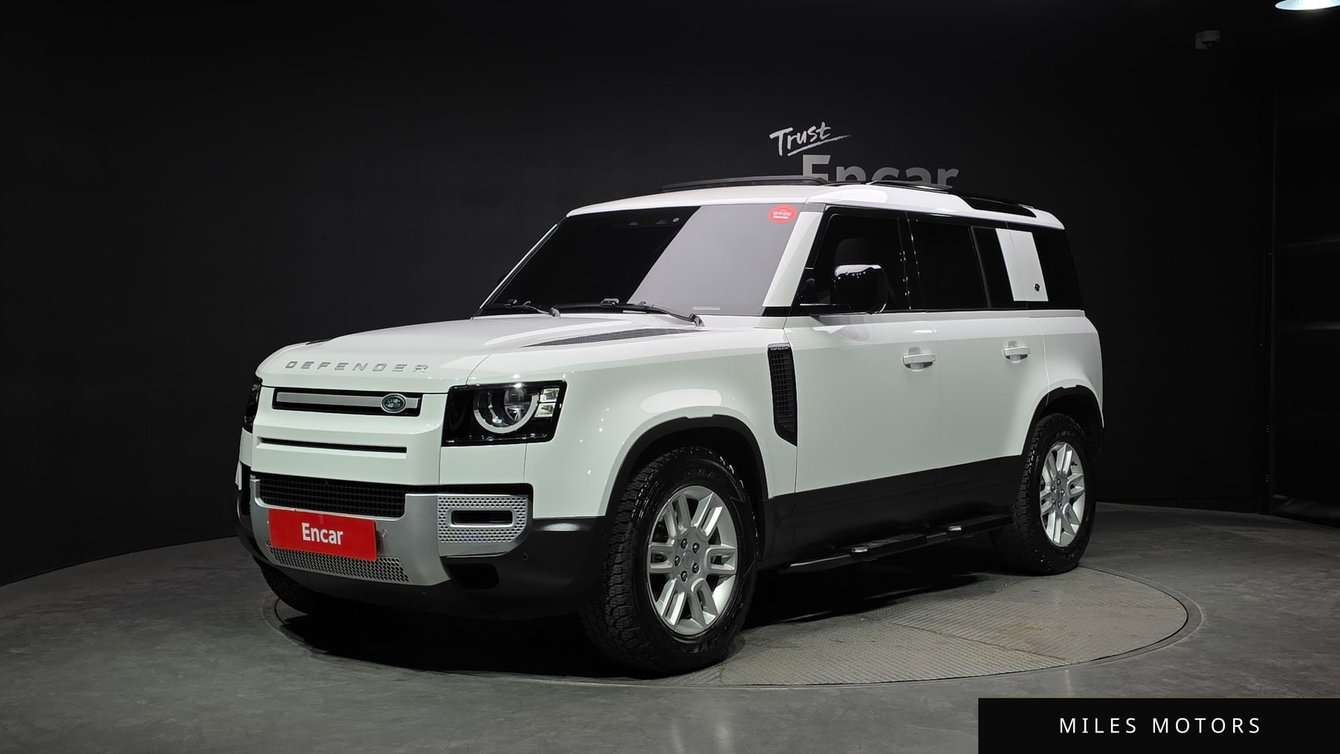 Land Rover Defender 2022 — фото 1 из 12