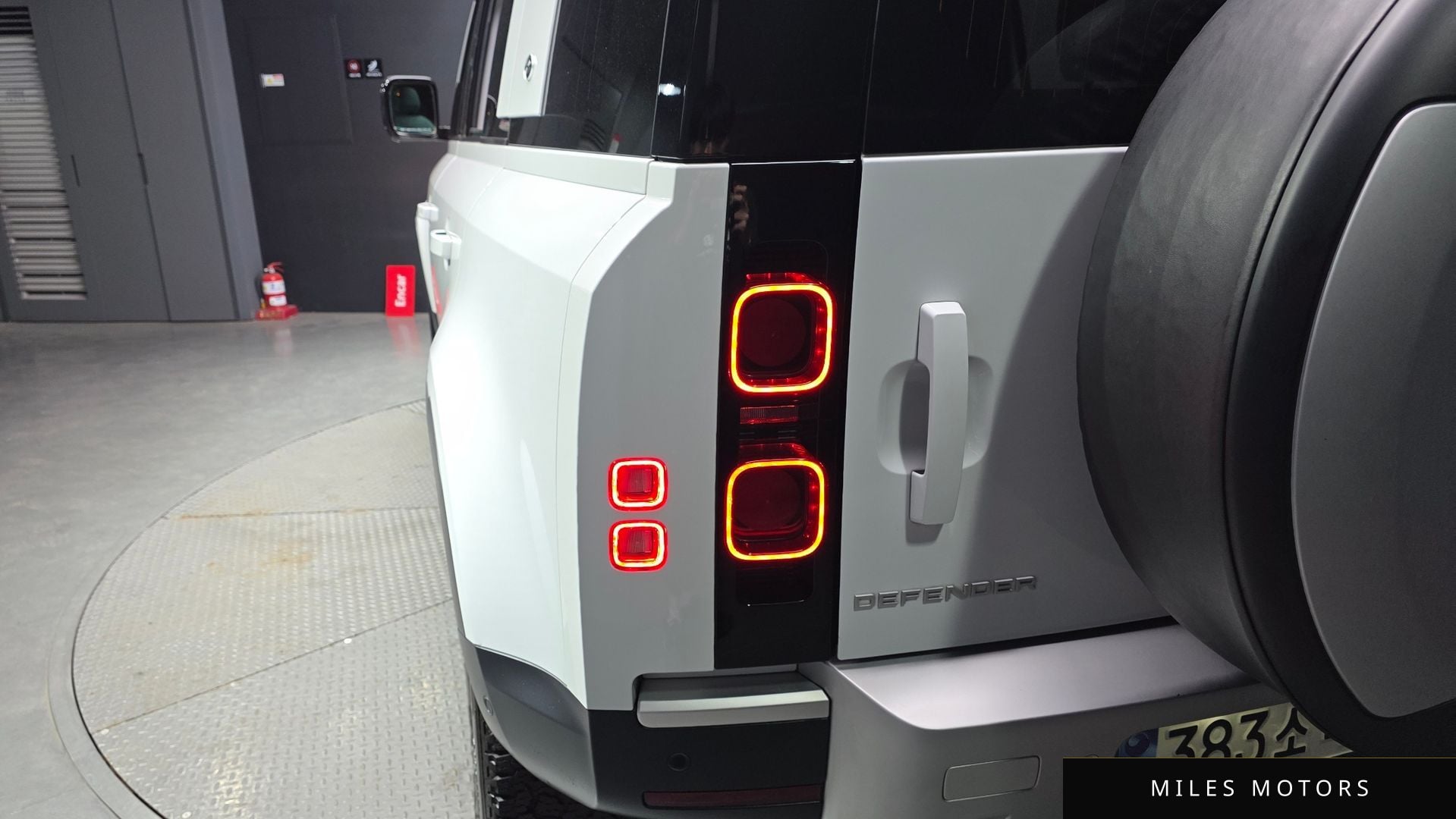 Land Rover Defender 2022 — миниатюра 9
