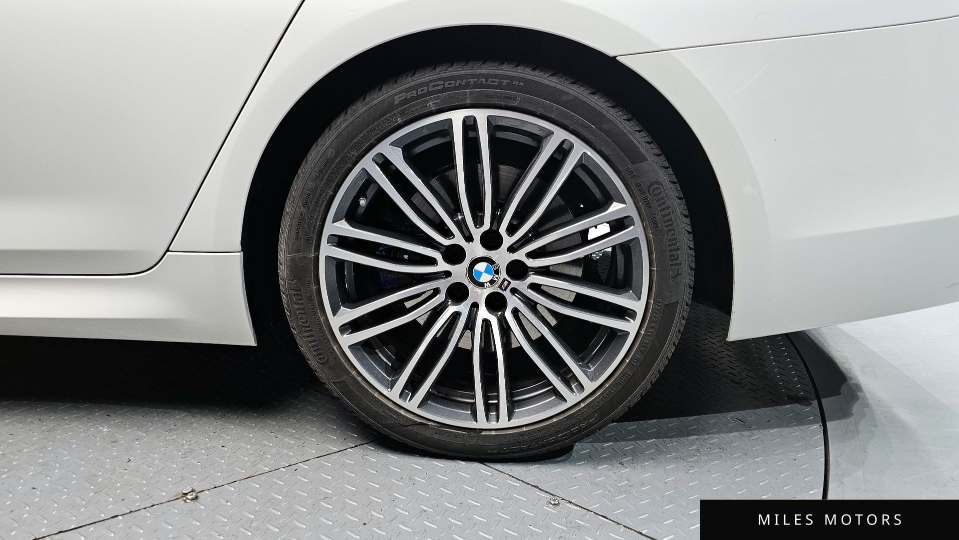 BMW 5 Series (G30) 2020 — миниатюра 7