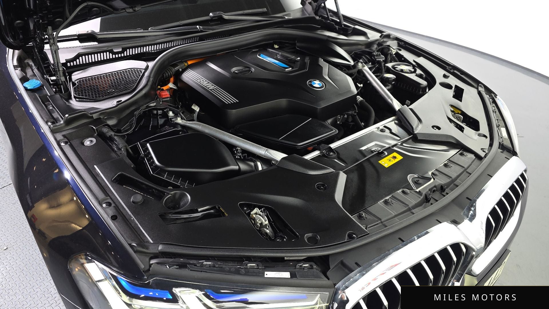 BMW 5 Series (G30) 2021 — миниатюра 5