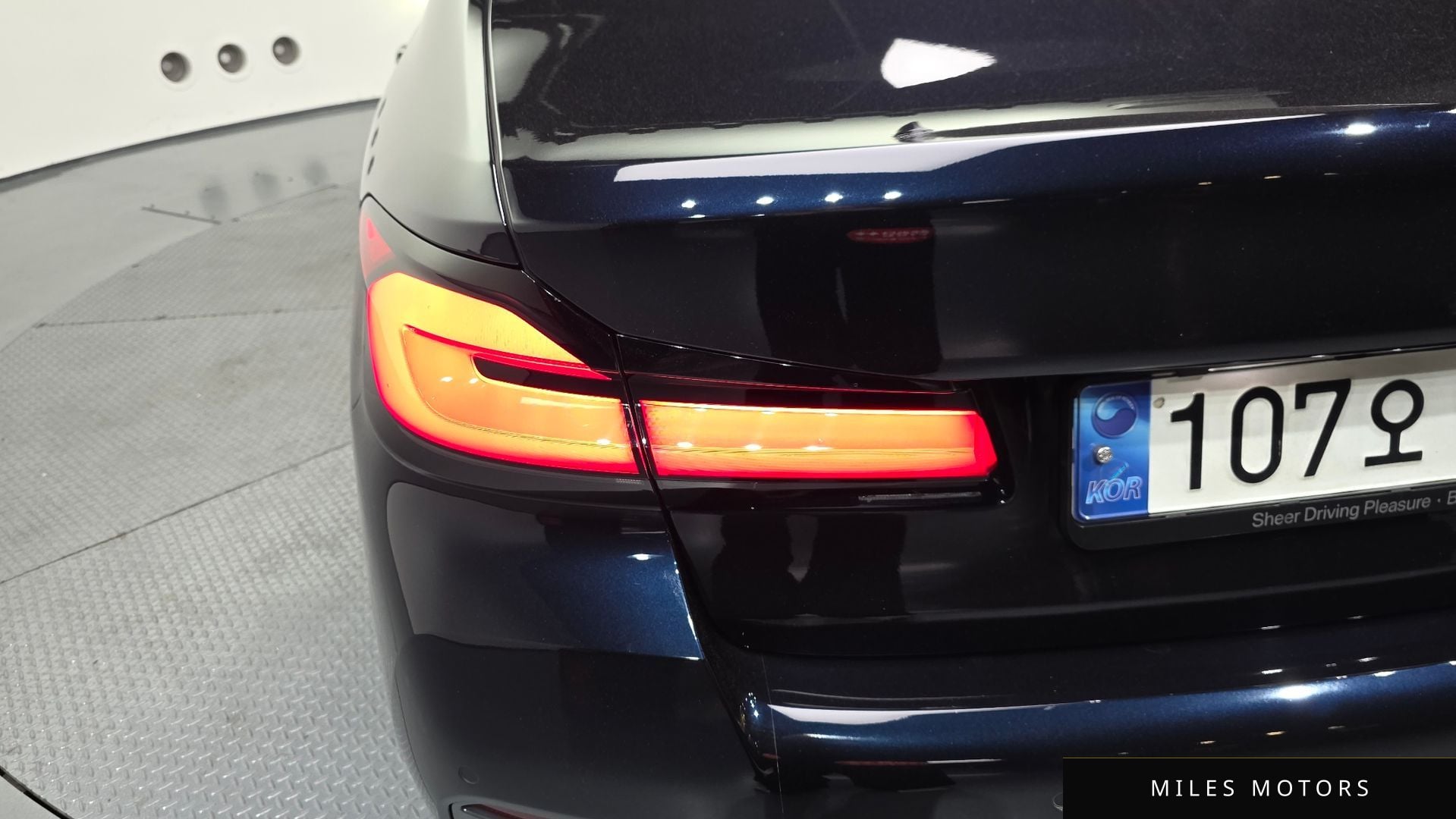 BMW 5 Series (G30) 2021 — миниатюра 8