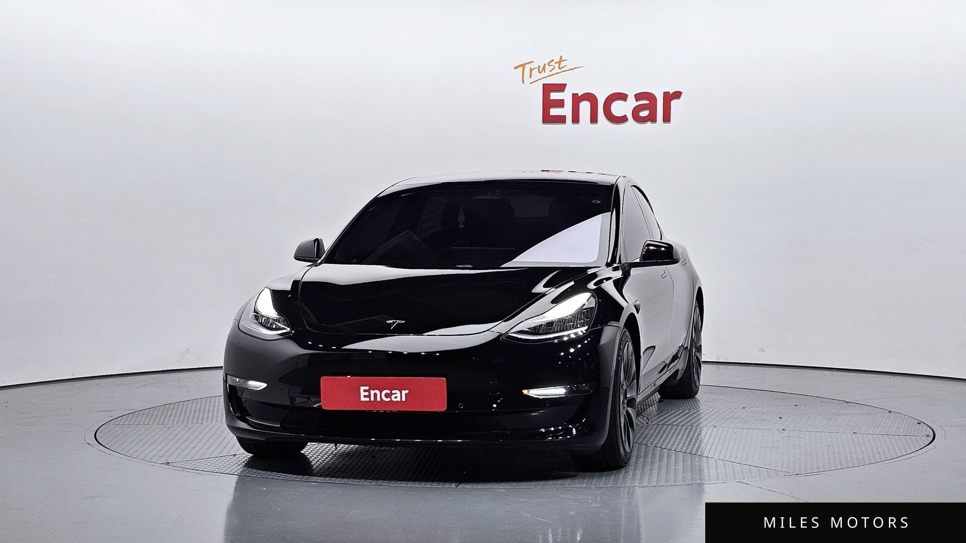 Tesla Model 3 2020 — миниатюра 3