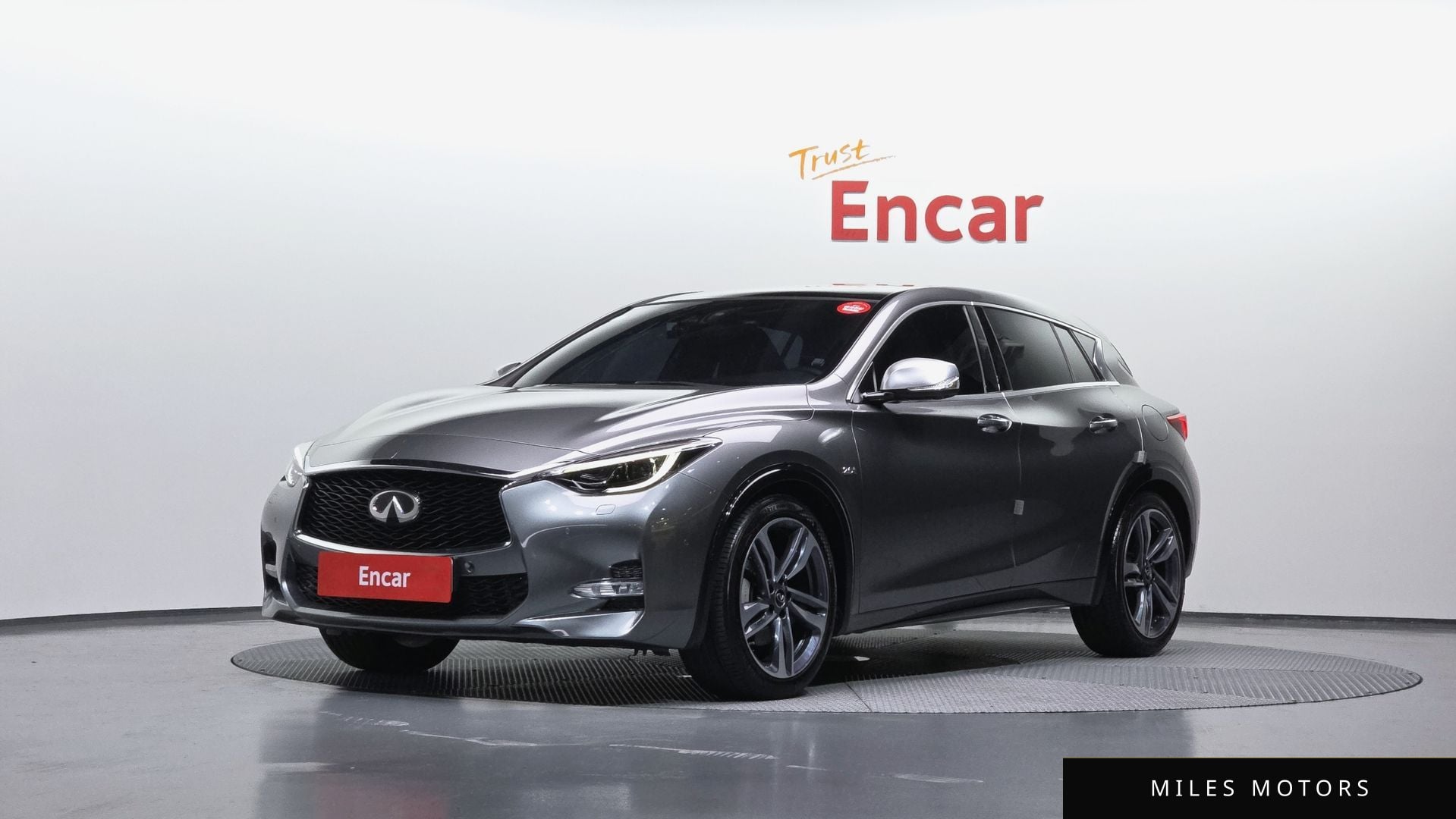 Infiniti Q30 2017 — фото 1 из 12