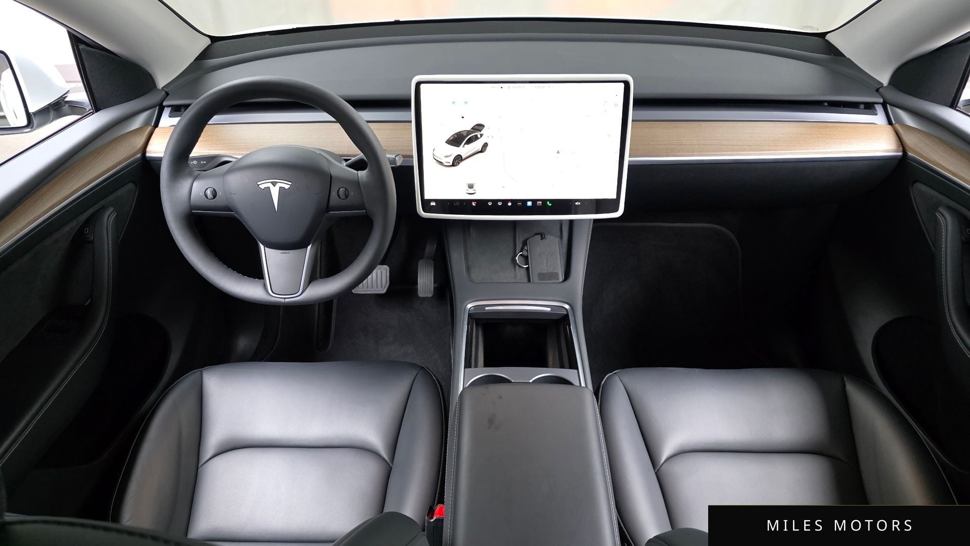 Tesla Model Y 2024 — миниатюра 10