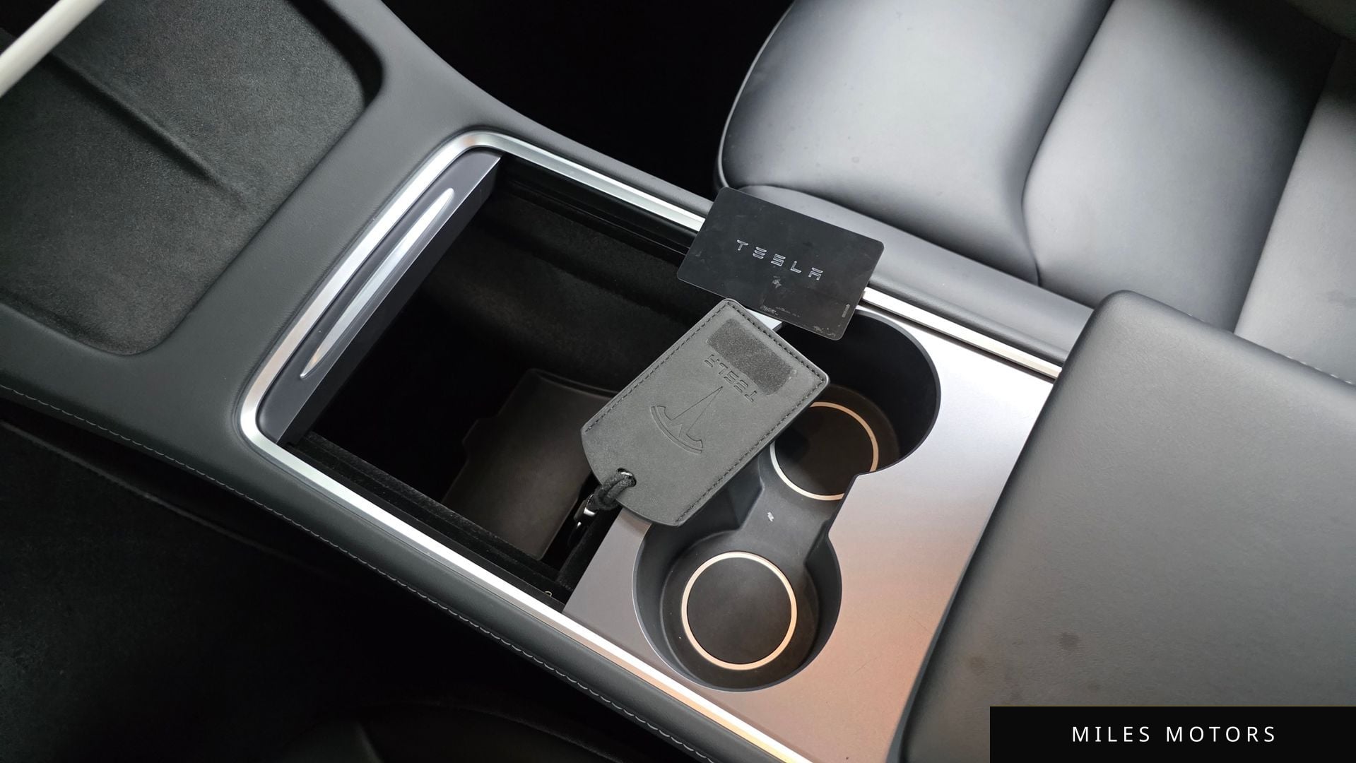Tesla Model Y 2024 — миниатюра 12