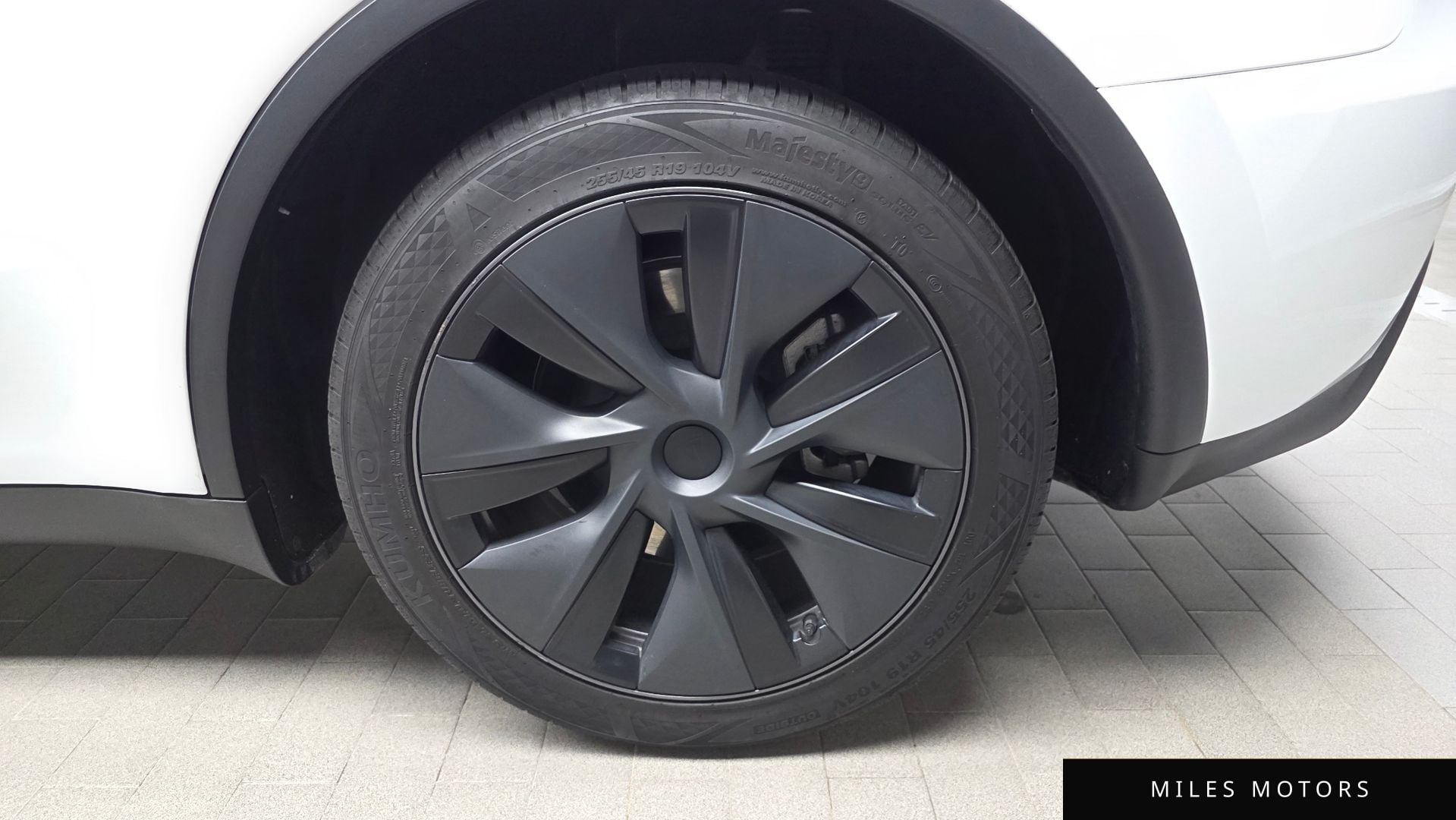 Tesla Model Y 2024 — миниатюра 7