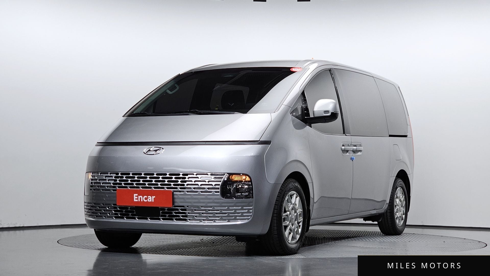 Hyundai Staria 2023 — фото 1 из 12